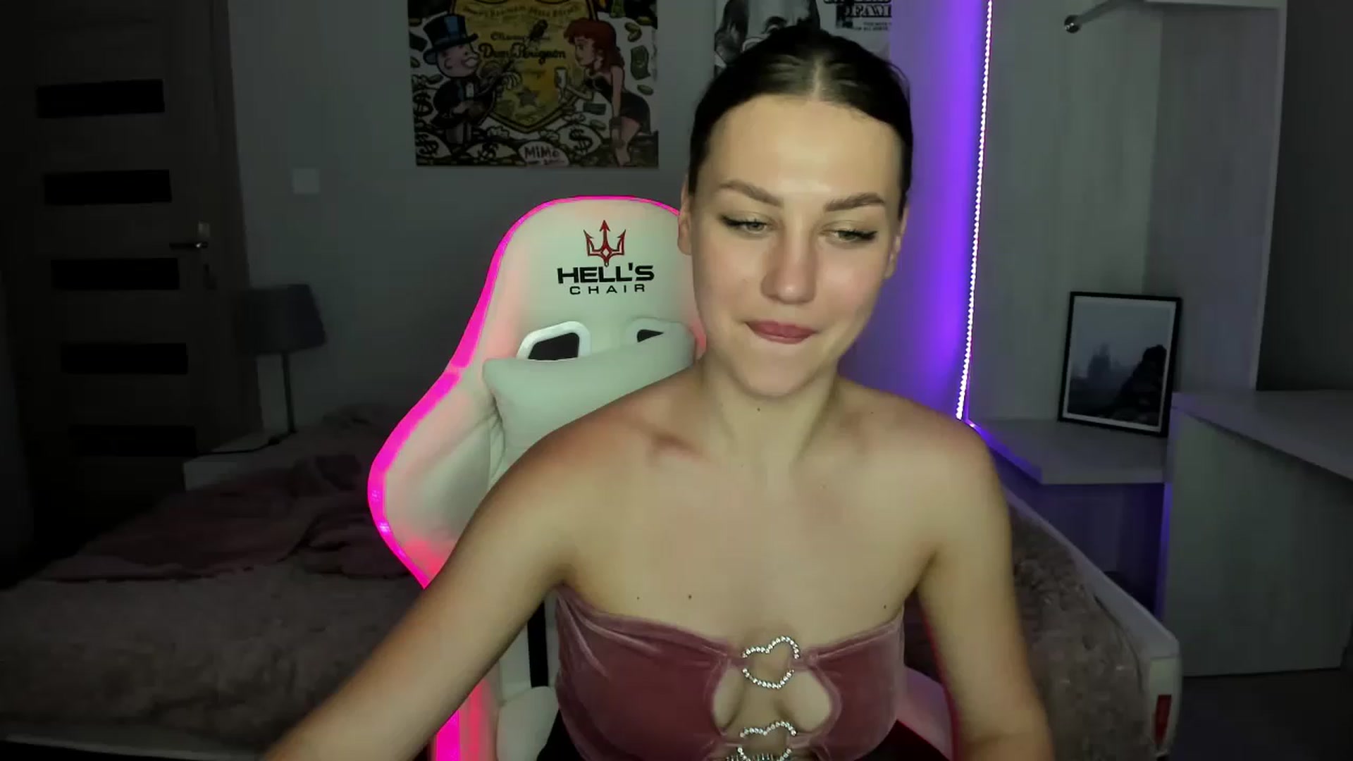 Gallery image thumbnail from FieryNikol's myfreecams stream on, 05/22/2023, 19:09 image 10 of 20