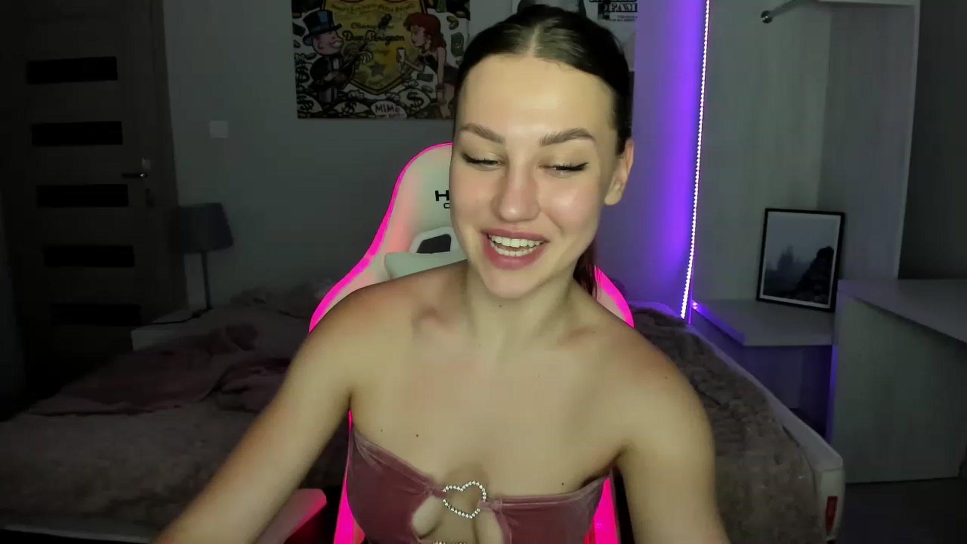 Gallery image thumbnail from FieryNikol's myfreecams stream on, 05/22/2023, 19:09 image 6 of 20