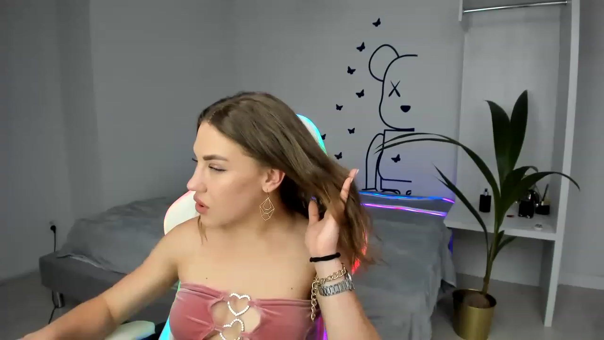 Gallery image thumbnail from FieryNikol's myfreecams stream on, 05/25/2023, 15:30 image 6 of 20
