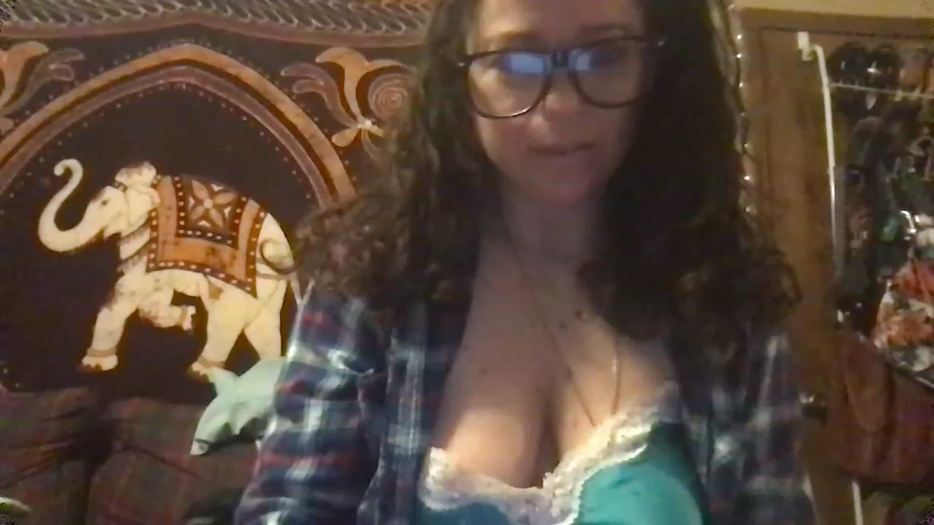 Gallery image thumbnail from Fifilarue1313's myfreecams stream on, 11/16/2022, 14:16 image 9 of 20