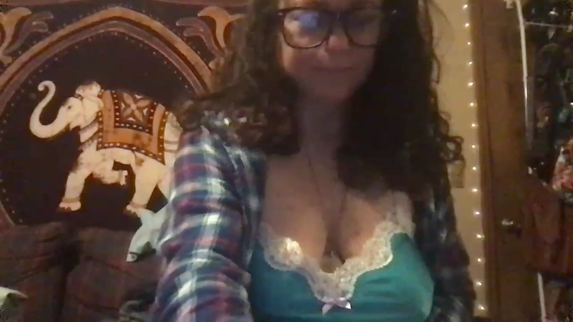 Gallery image thumbnail from Fifilarue1313's myfreecams stream on, 11/16/2022, 14:16 image 17 of 20