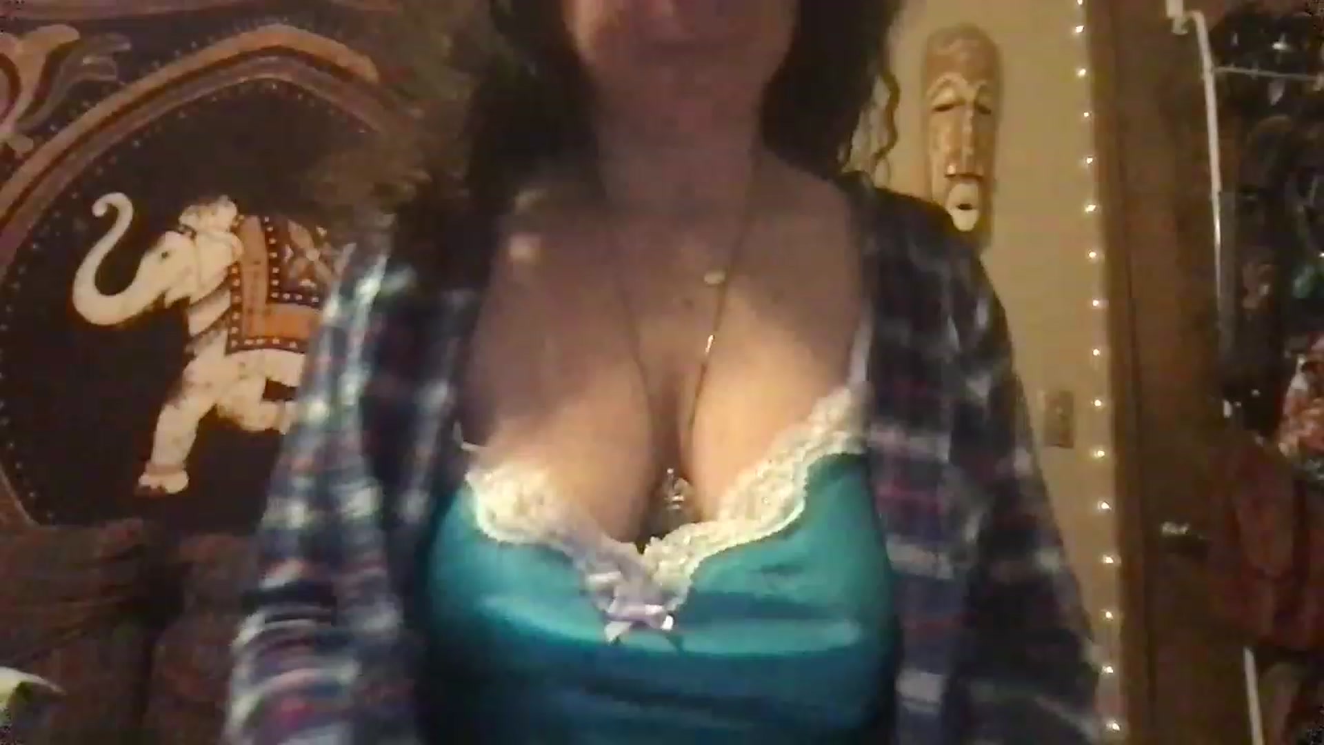 Gallery image thumbnail from Fifilarue1313's myfreecams stream on, 11/16/2022, 14:29 image 18 of 20