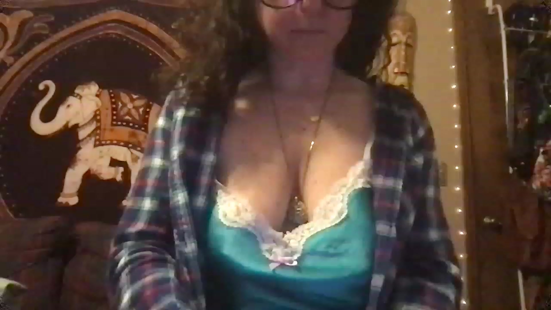 Gallery image thumbnail from Fifilarue1313's myfreecams stream on, 11/16/2022, 14:29 image 19 of 20