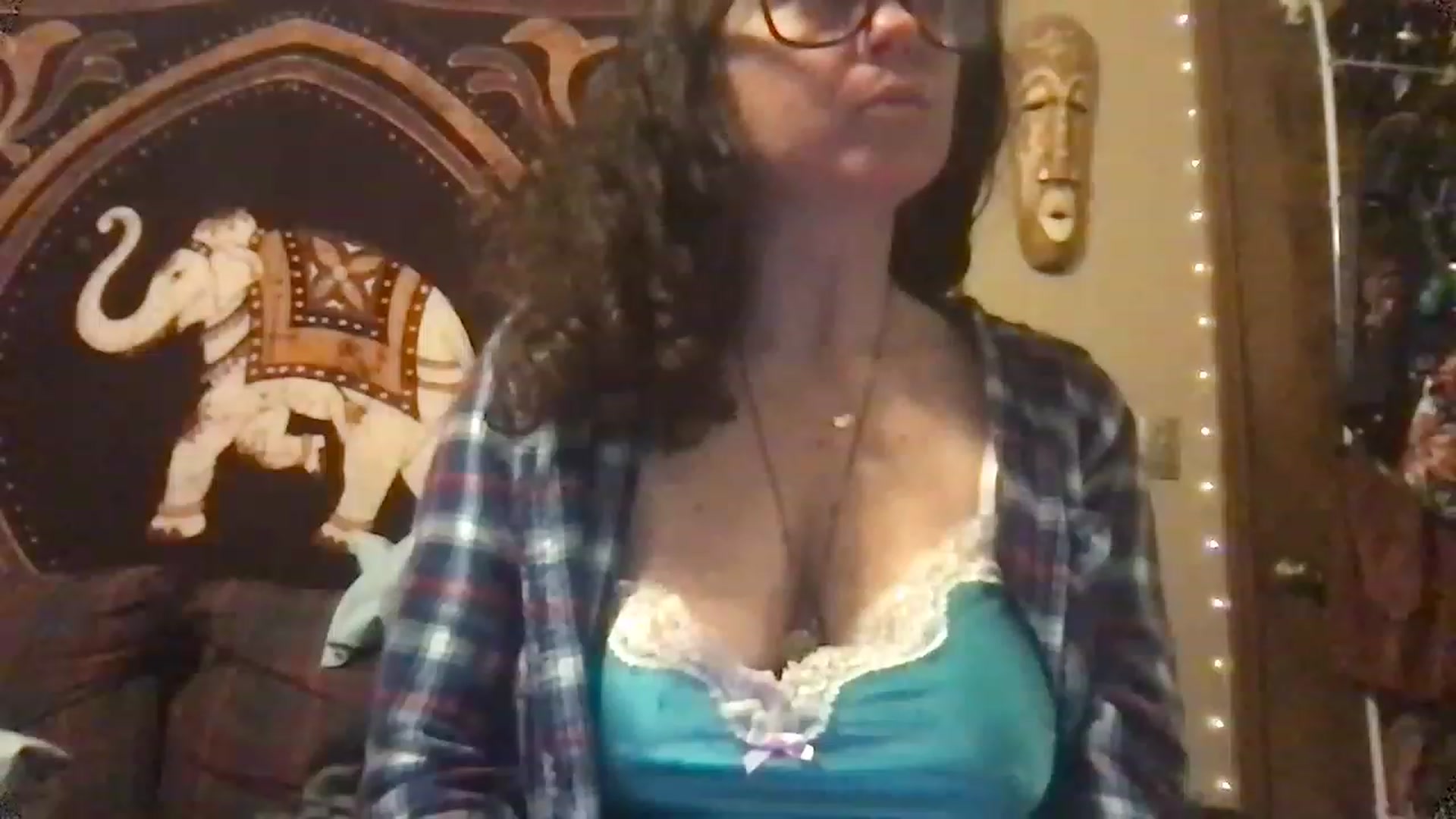 Gallery image thumbnail from Fifilarue1313's myfreecams stream on, 11/16/2022, 14:29 image 3 of 20