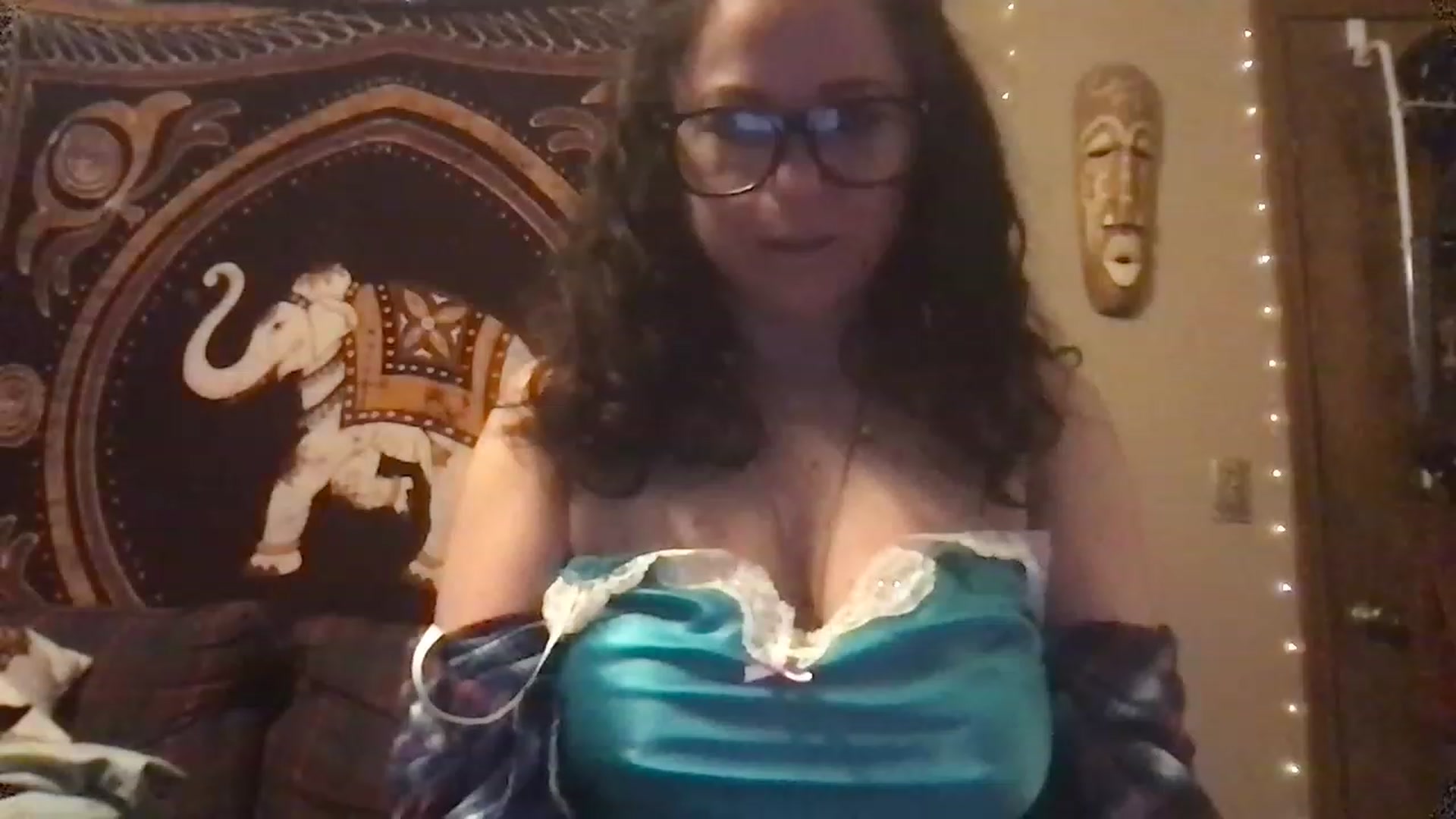 Gallery image thumbnail from Fifilarue1313's myfreecams stream on, 11/17/2022, 02:18 image 1 of 20