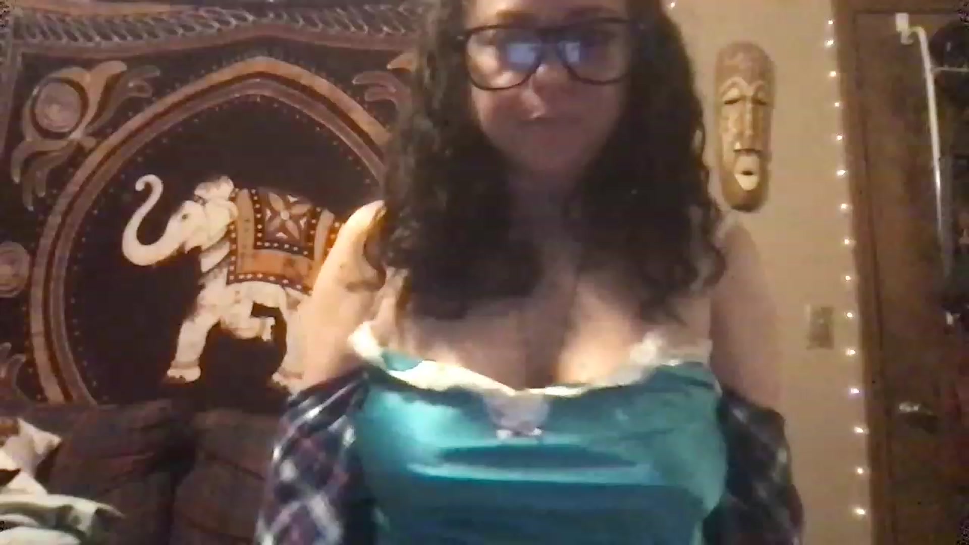 Gallery image thumbnail from Fifilarue1313's myfreecams stream on, 11/17/2022, 02:18 image 2 of 20