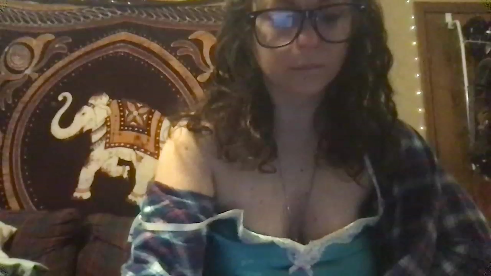 Gallery image thumbnail from Fifilarue1313's myfreecams stream on, 11/17/2022, 02:18 image 19 of 20