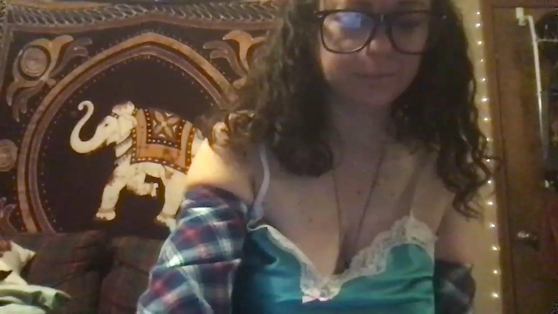 Gallery image thumbnail from Fifilarue1313's myfreecams stream on, 11/17/2022, 02:18 image 6 of 20