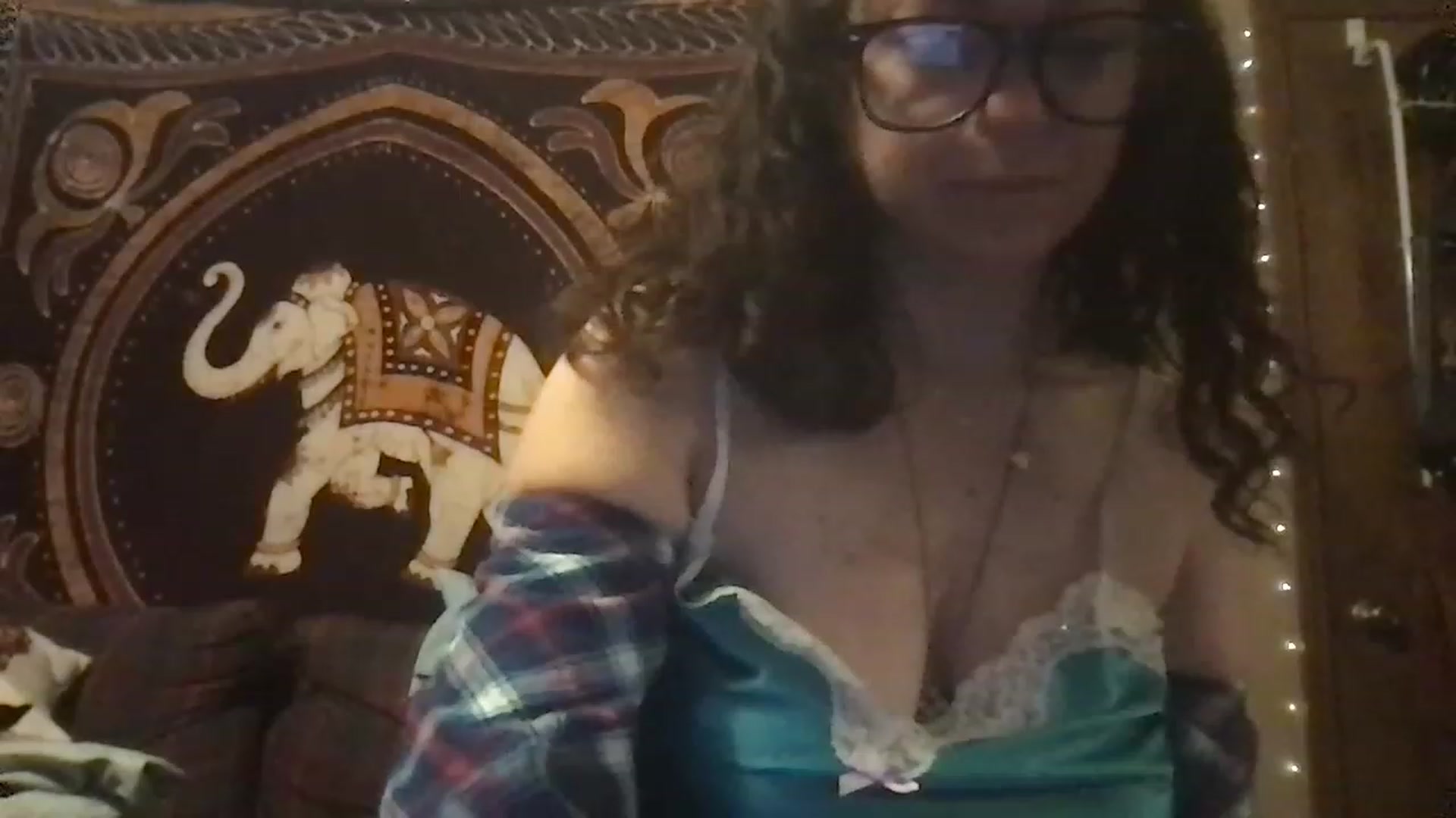 Gallery image thumbnail from Fifilarue1313's myfreecams stream on, 11/17/2022, 02:18 image 5 of 20