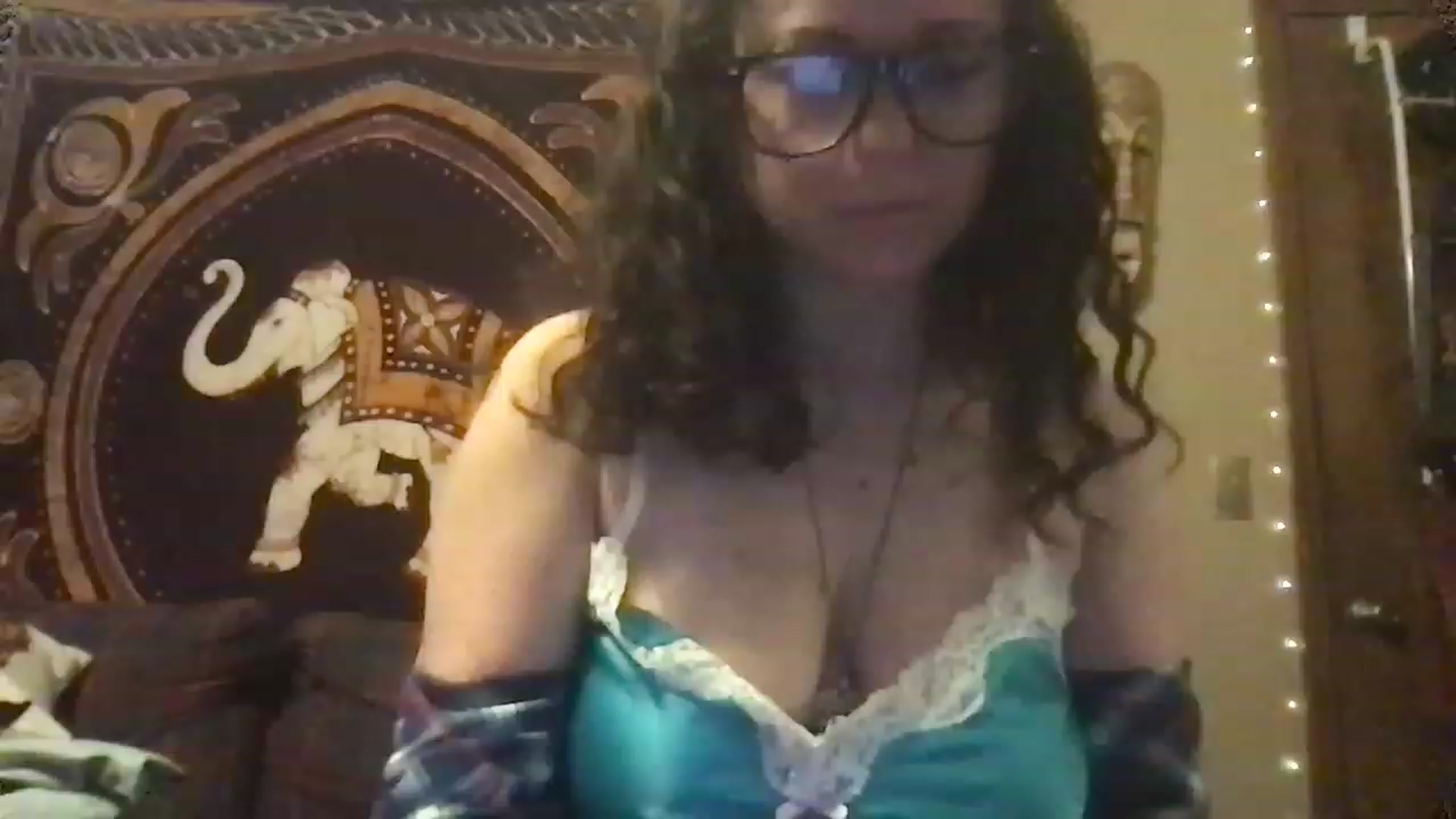 Gallery image thumbnail from Fifilarue1313's myfreecams stream on, 11/17/2022, 02:18 image 9 of 20