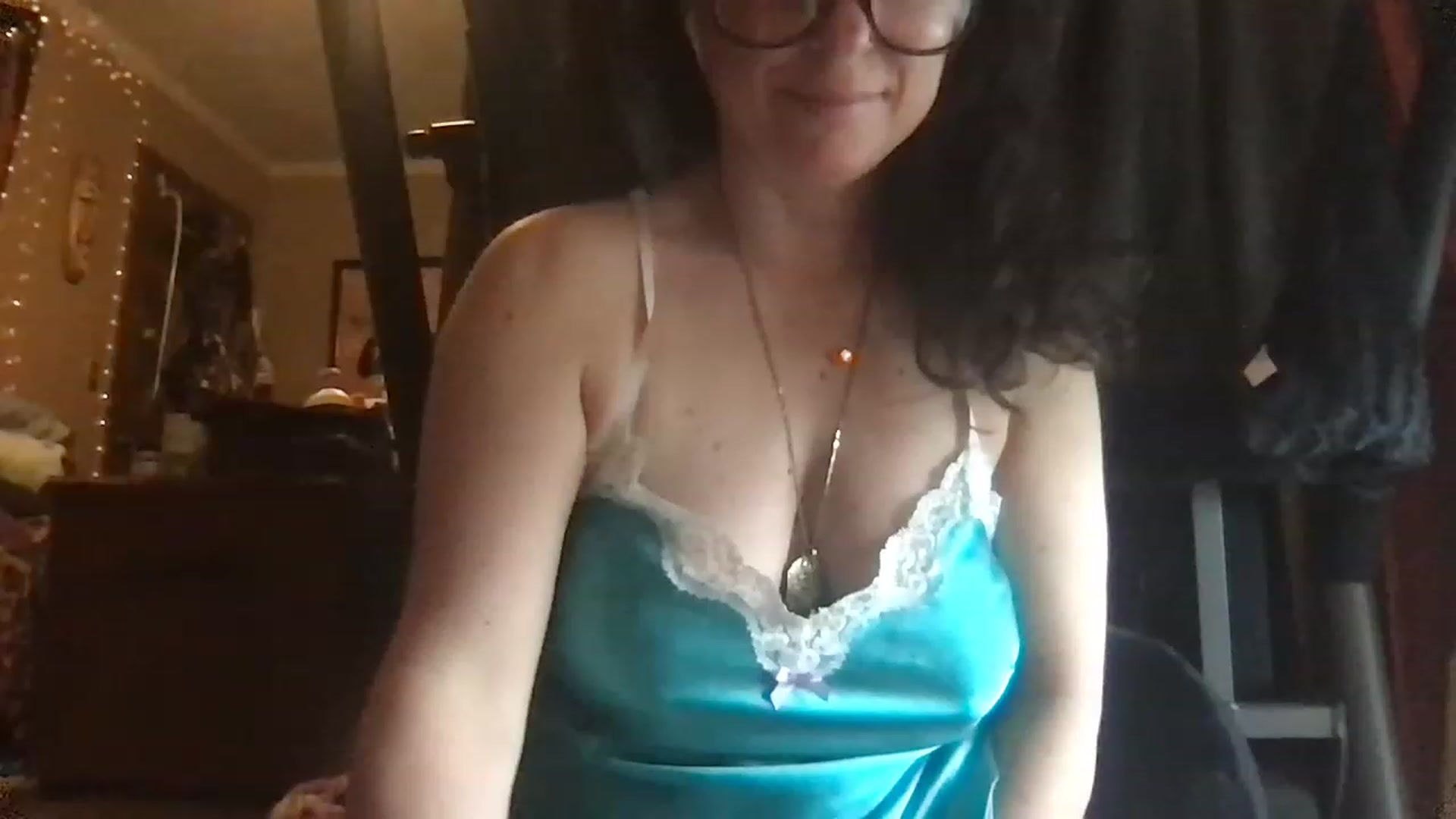 Gallery image thumbnail from Fifilarue1313's myfreecams stream on, 11/16/2022, 17:37 image 16 of 20