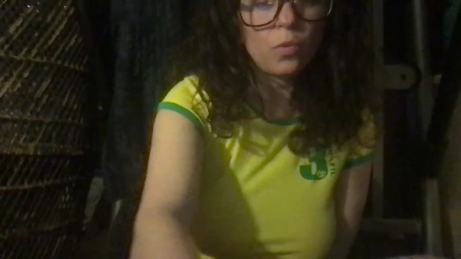 Gallery image thumbnail from Fifilarue1313's myfreecams stream on, 11/23/2022, 07:17 image 15 of 20
