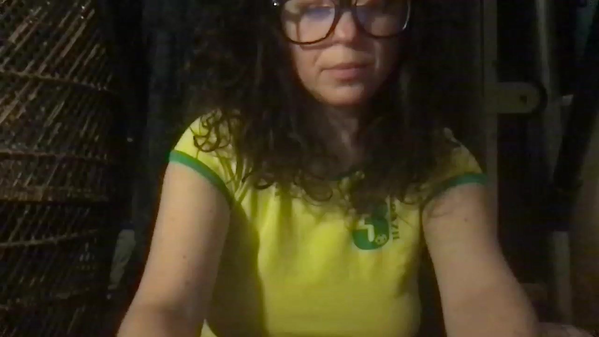Gallery image thumbnail from Fifilarue1313's myfreecams stream on, 11/23/2022, 07:17 image 10 of 20