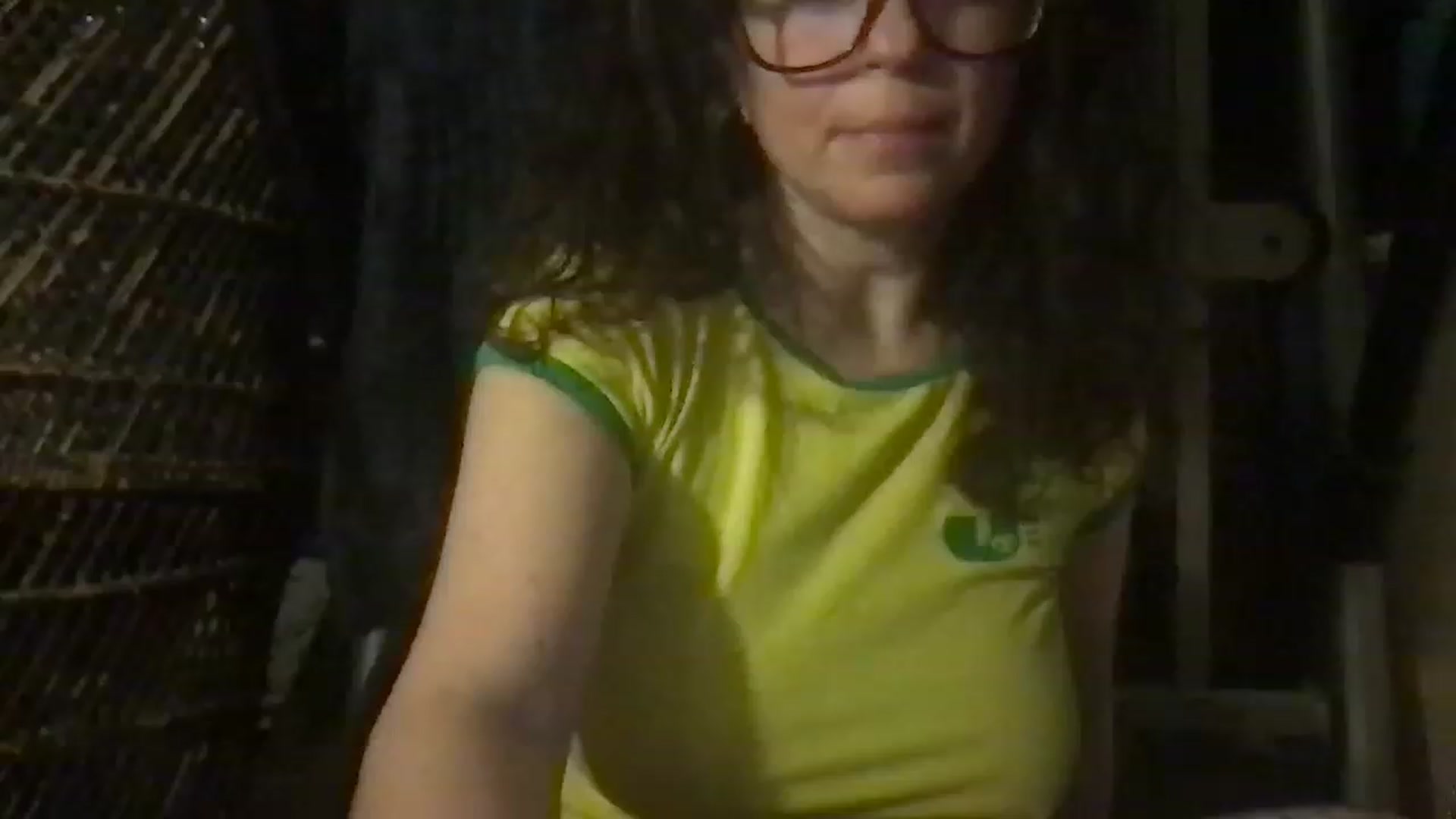 Gallery image thumbnail from Fifilarue1313's myfreecams stream on, 11/23/2022, 07:17 image 14 of 20