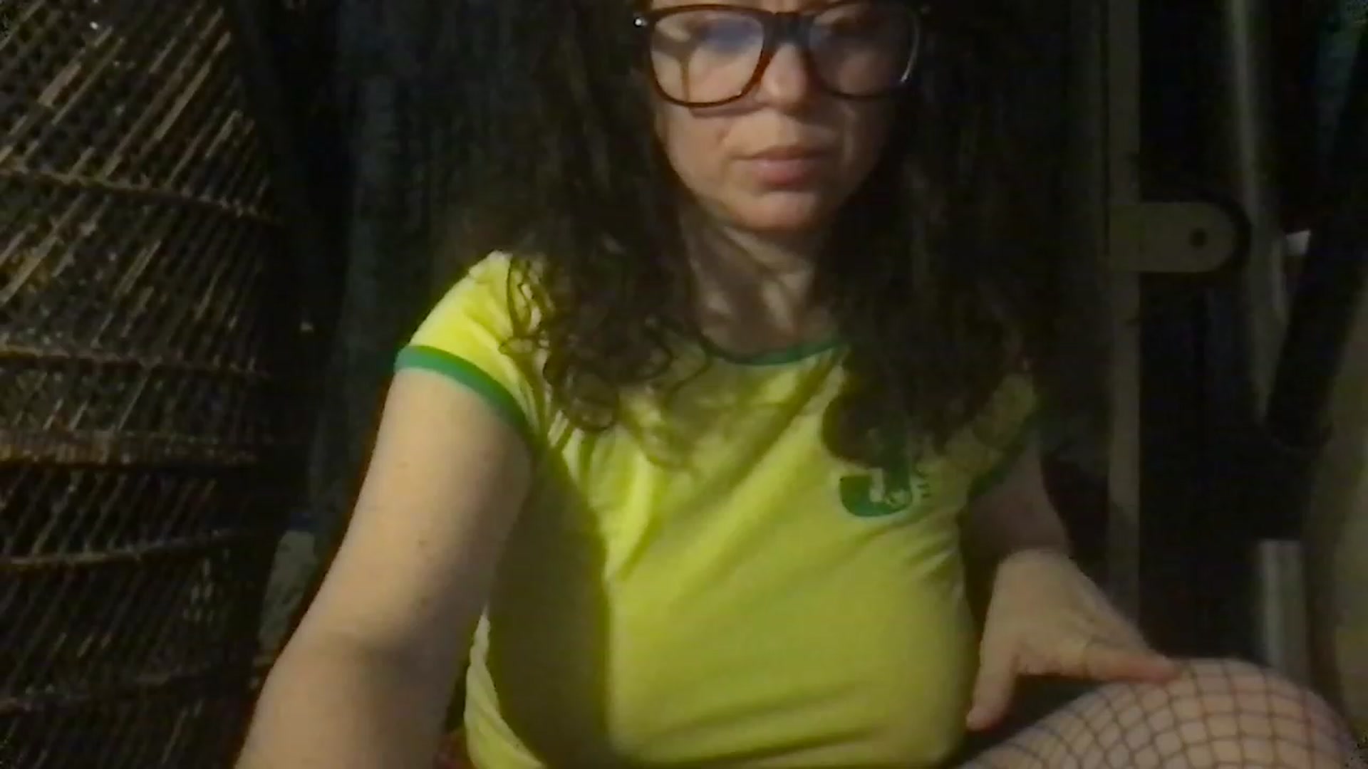 Gallery image thumbnail from Fifilarue1313's myfreecams stream on, 11/23/2022, 07:17 image 18 of 20