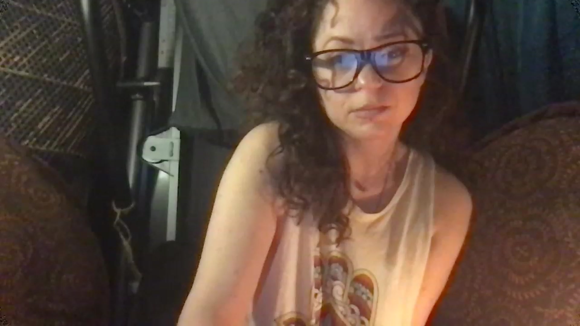 Gallery image thumbnail from Fifilarue1313's myfreecams stream on, 12/06/2022, 10:07 image 8 of 20