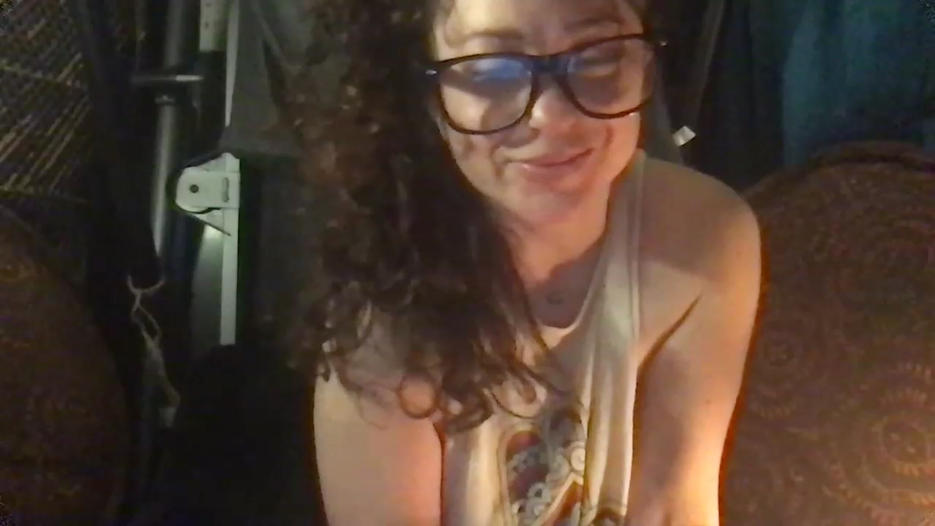 Gallery image thumbnail from Fifilarue1313's myfreecams stream on, 12/06/2022, 10:57 image 18 of 20
