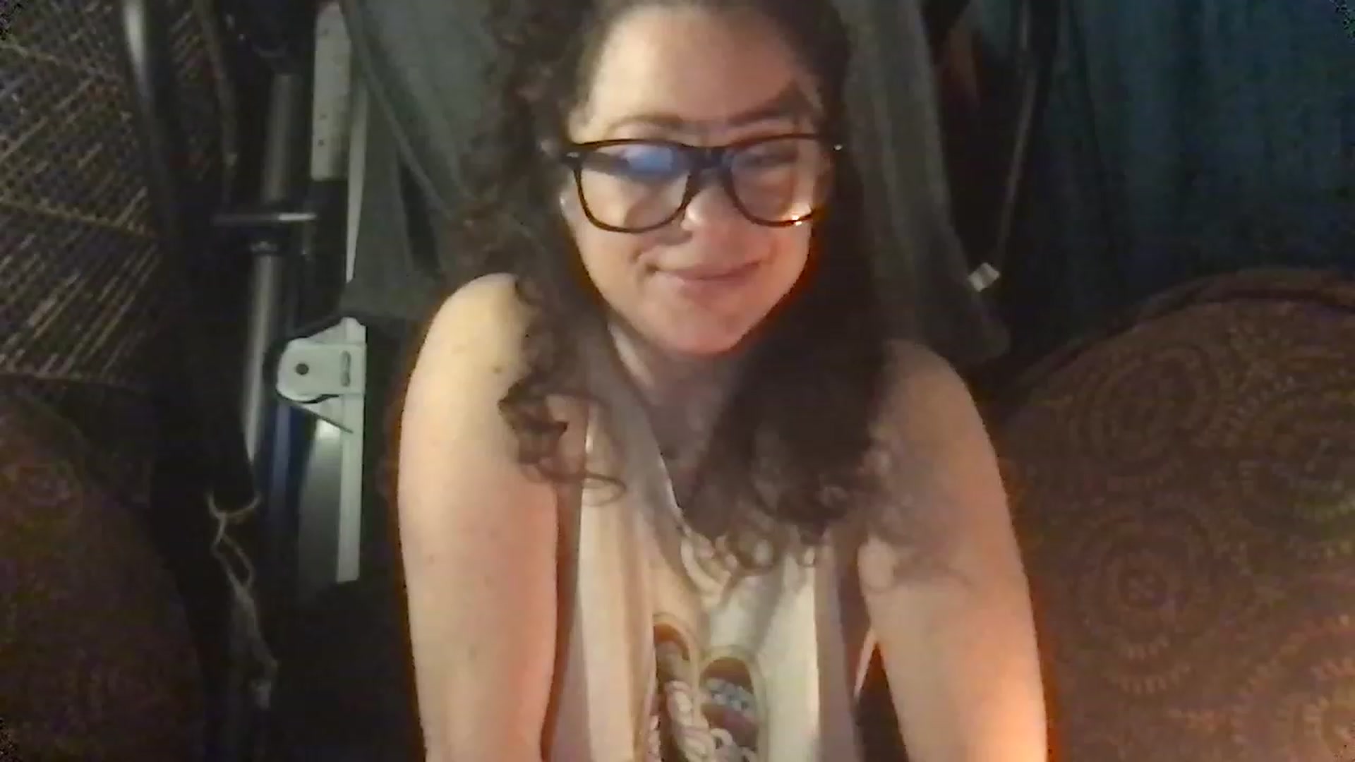 Gallery image thumbnail from Fifilarue1313's myfreecams stream on, 12/06/2022, 10:57 image 5 of 20