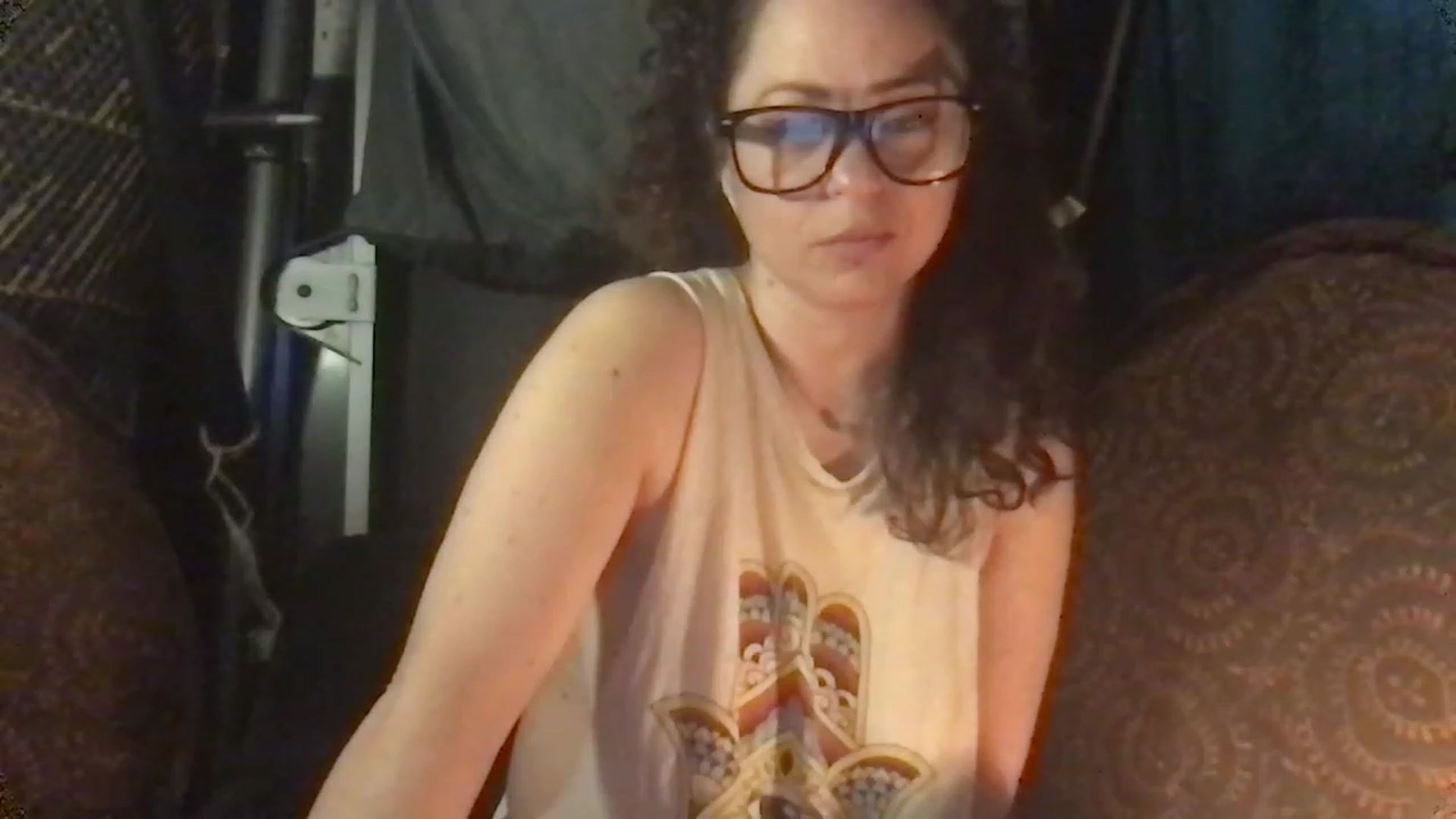 Gallery image thumbnail from Fifilarue1313's myfreecams stream on, 12/06/2022, 10:57 image 14 of 20