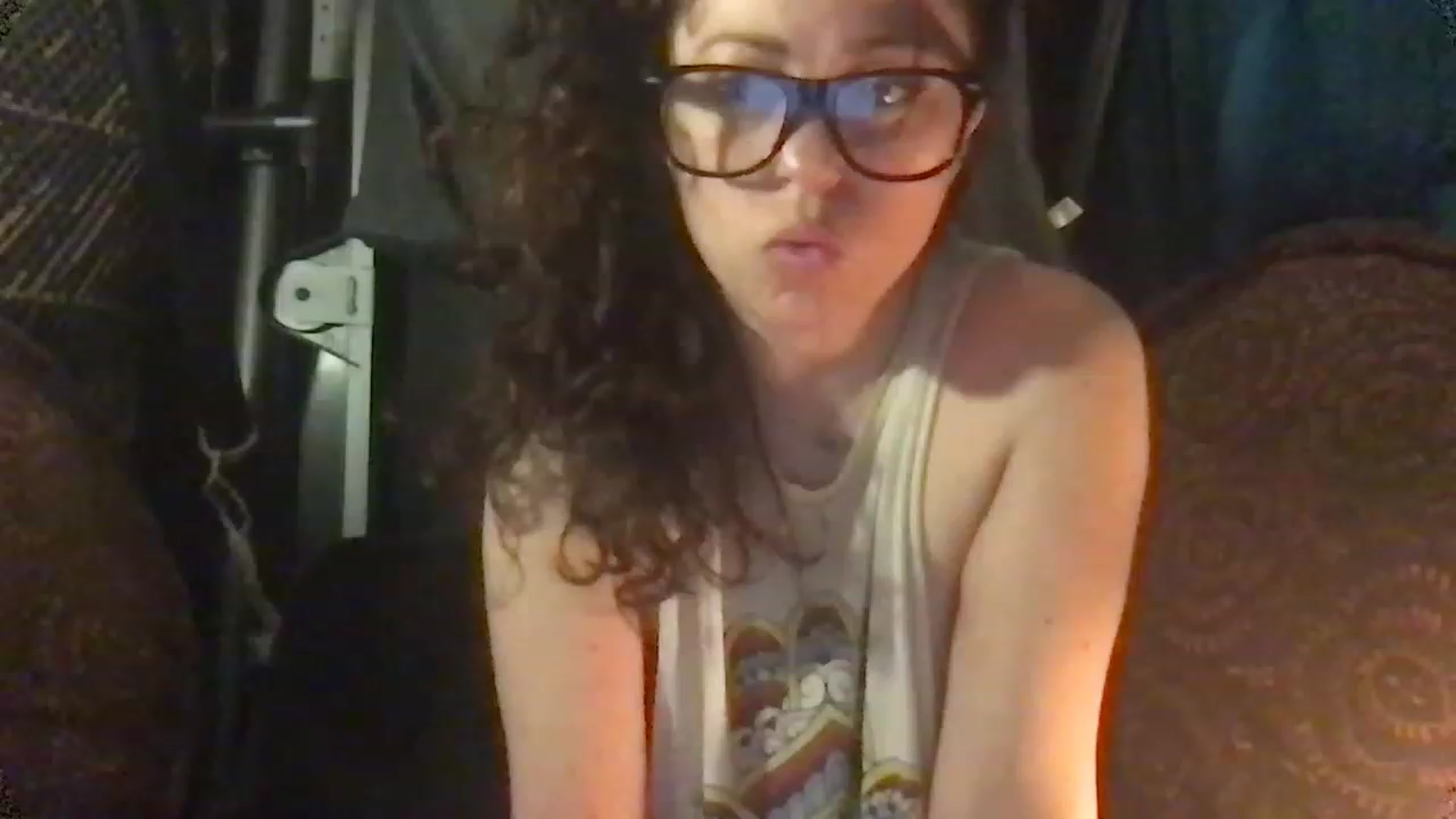 Gallery image thumbnail from Fifilarue1313's myfreecams stream on, 12/06/2022, 10:57 image 17 of 20