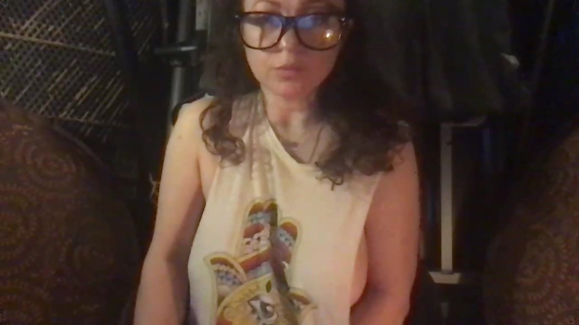 Gallery image thumbnail from Fifilarue1313's myfreecams stream on, 12/06/2022, 11:51 image 9 of 20