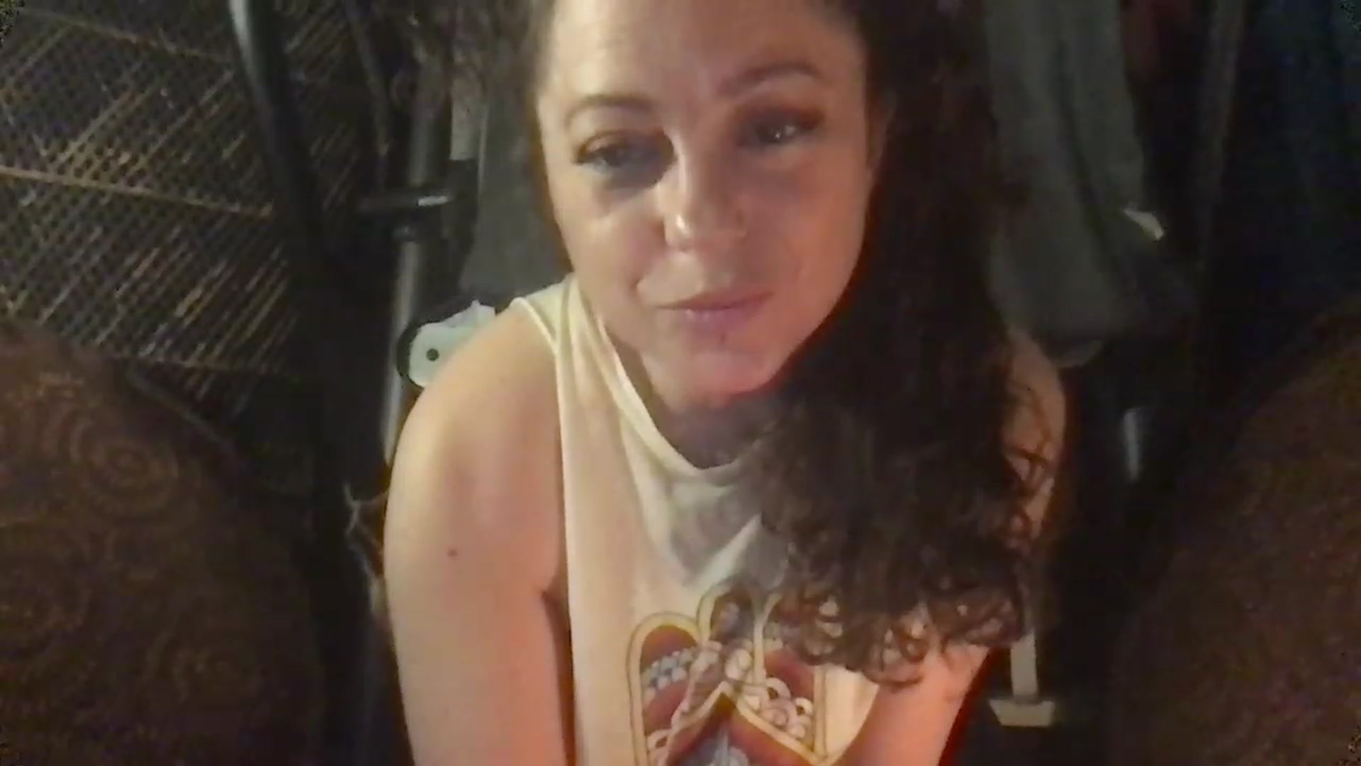 Gallery image thumbnail from Fifilarue1313's myfreecams stream on, 12/06/2022, 11:51 image 18 of 20