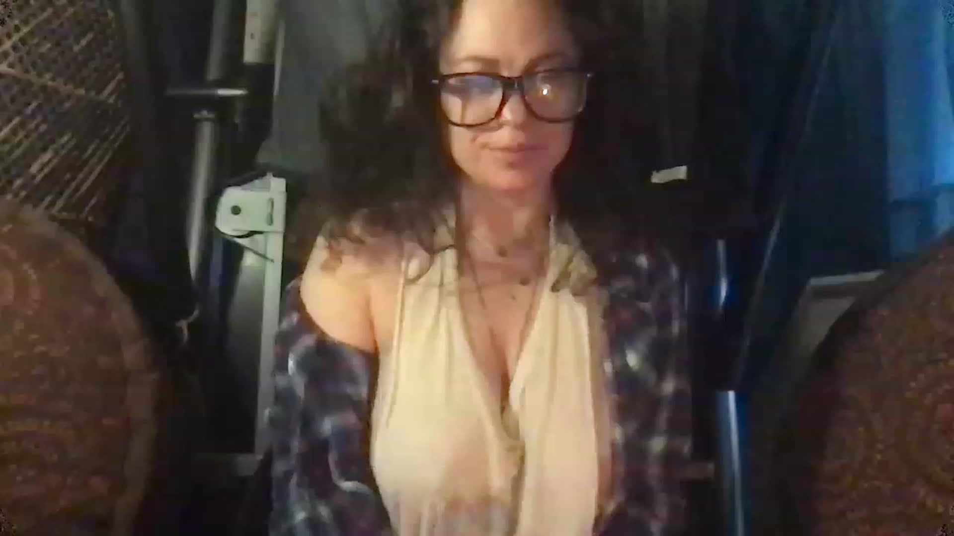 Gallery image thumbnail from Fifilarue1313's myfreecams stream on, 12/09/2022, 17:15 image 2 of 20