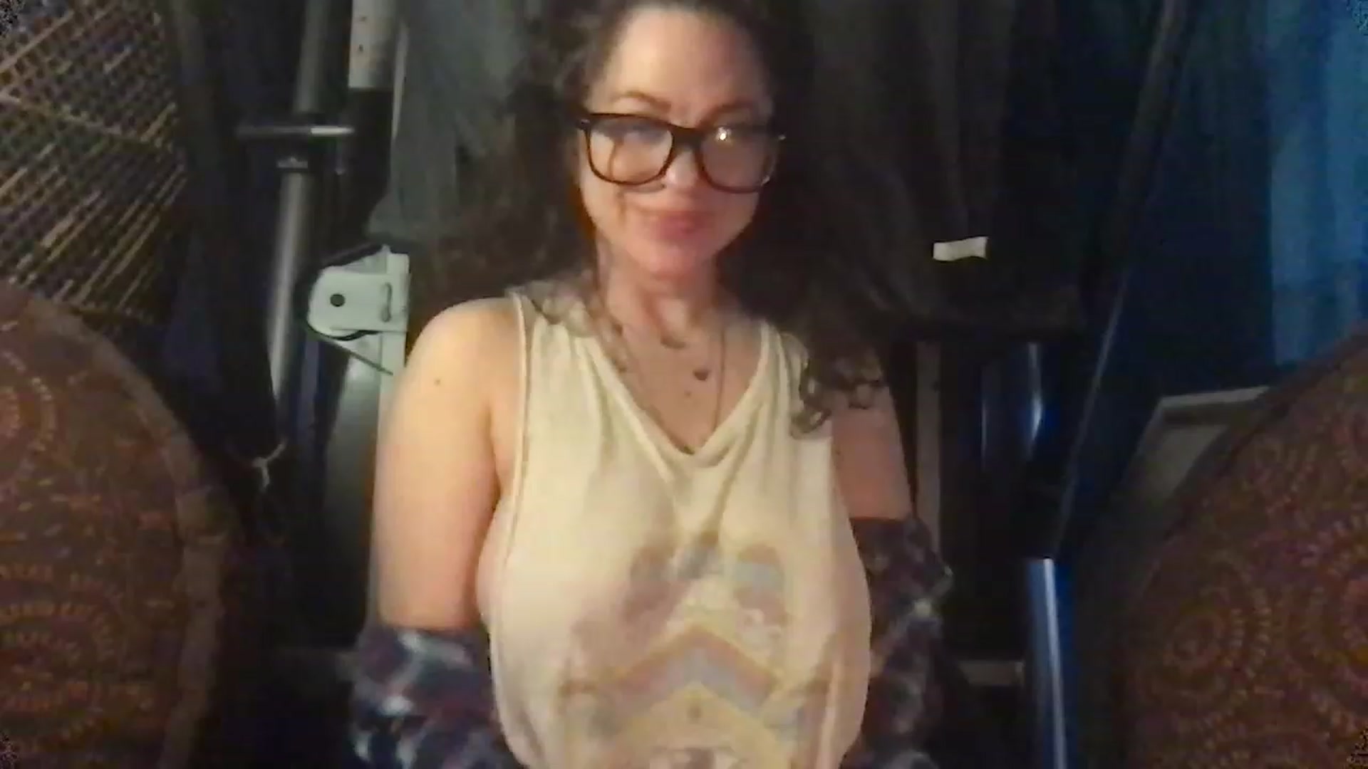 Gallery image thumbnail from Fifilarue1313's myfreecams stream on, 12/09/2022, 17:15 image 7 of 20