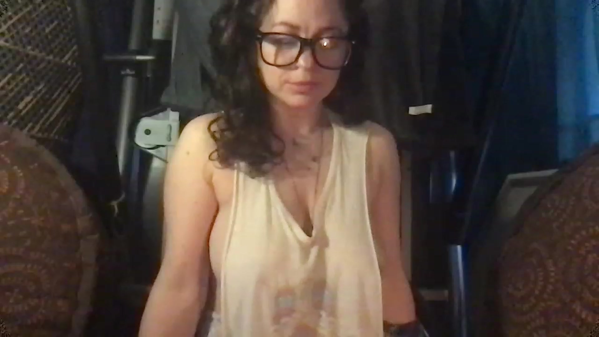 Gallery image thumbnail from Fifilarue1313's myfreecams stream on, 12/09/2022, 17:15 image 5 of 20