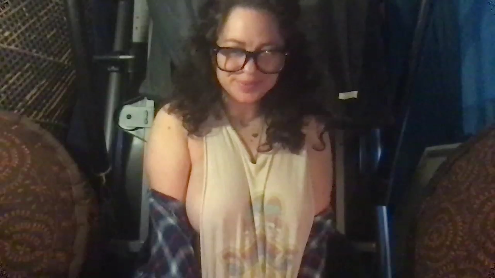 Gallery image thumbnail from Fifilarue1313's myfreecams stream on, 12/09/2022, 17:15 image 9 of 20