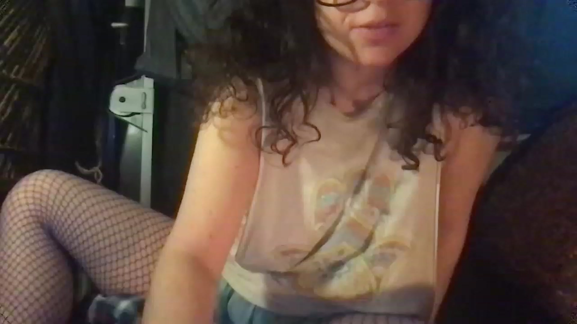 Gallery image thumbnail from Fifilarue1313's myfreecams stream on, 12/09/2022, 17:52 image 15 of 20