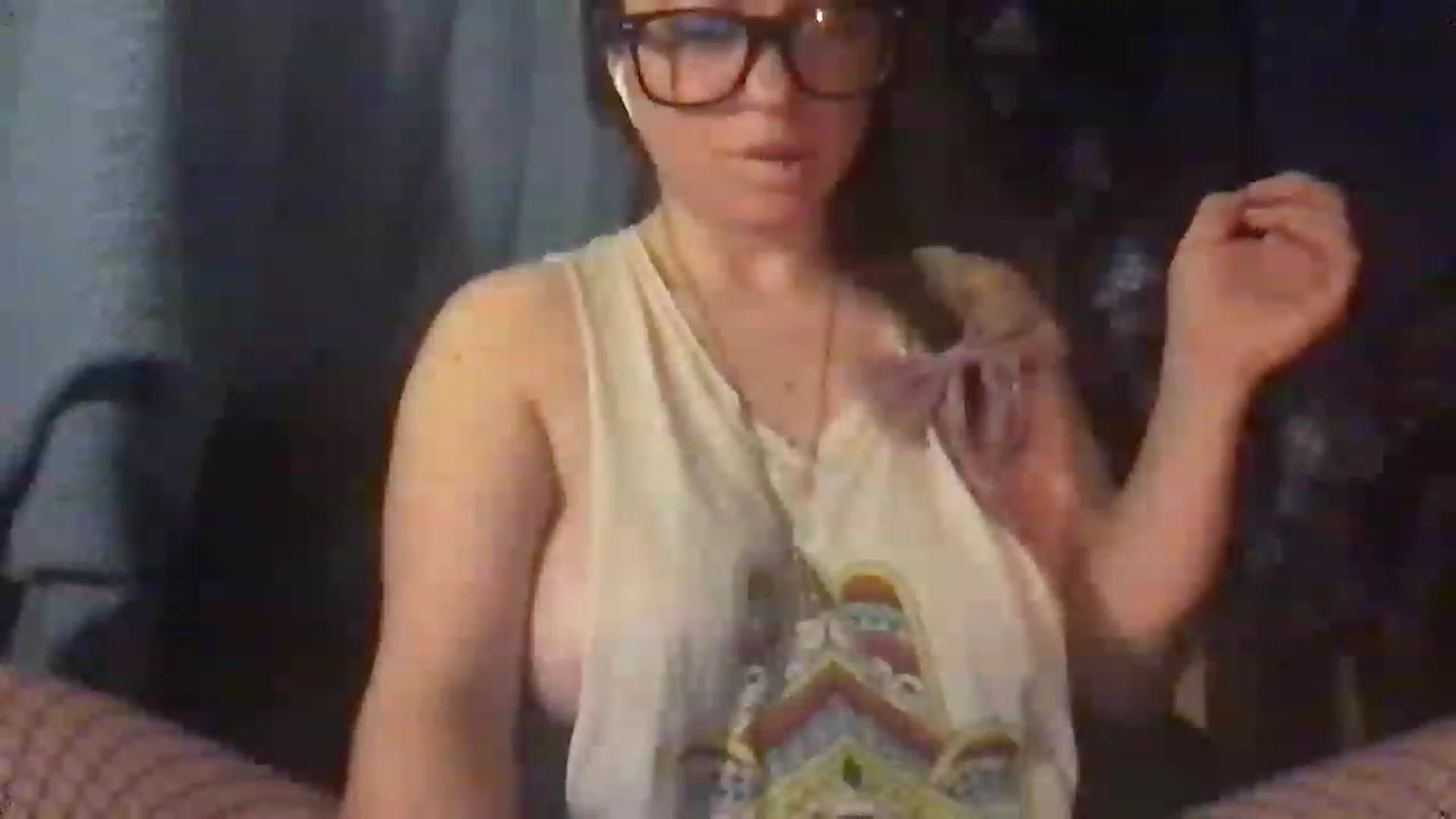 Gallery image thumbnail from Fifilarue1313's myfreecams stream on, 12/25/2022, 12:21 image 18 of 20