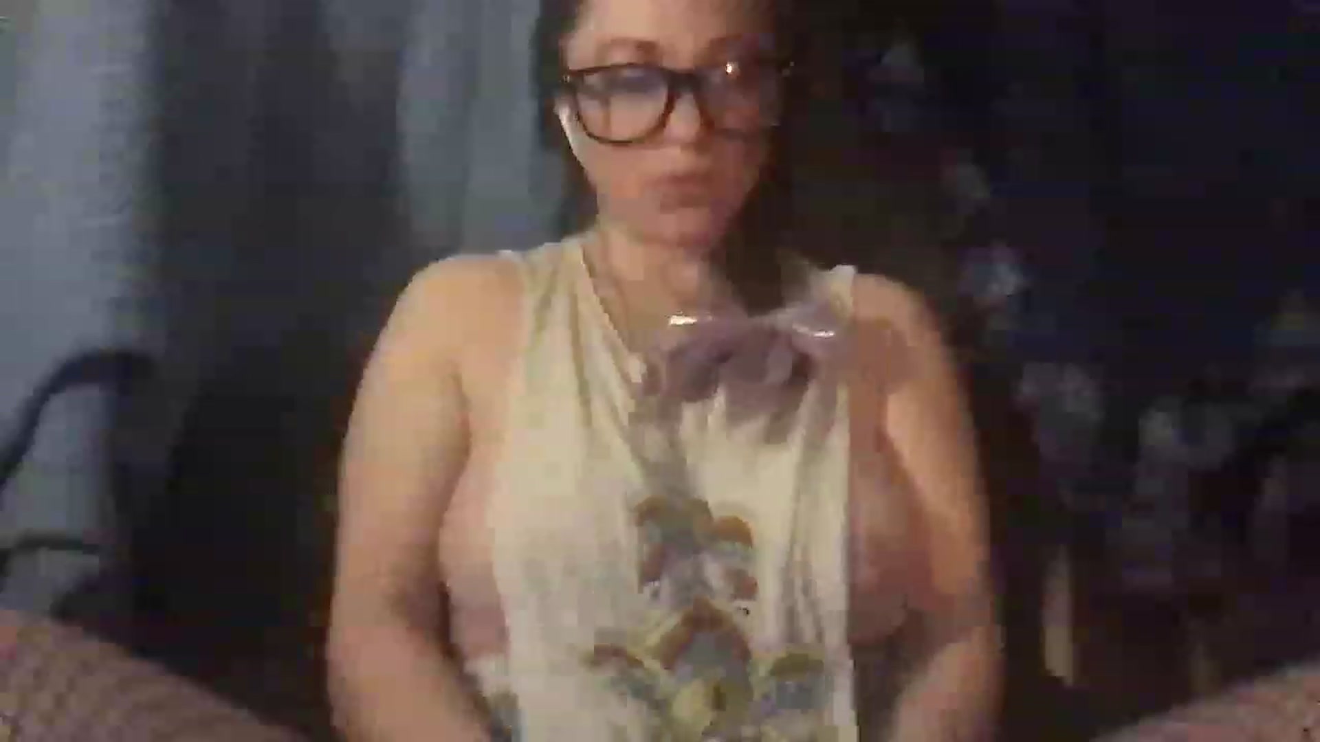 Gallery image thumbnail from Fifilarue1313's myfreecams stream on, 12/25/2022, 12:21 image 17 of 20