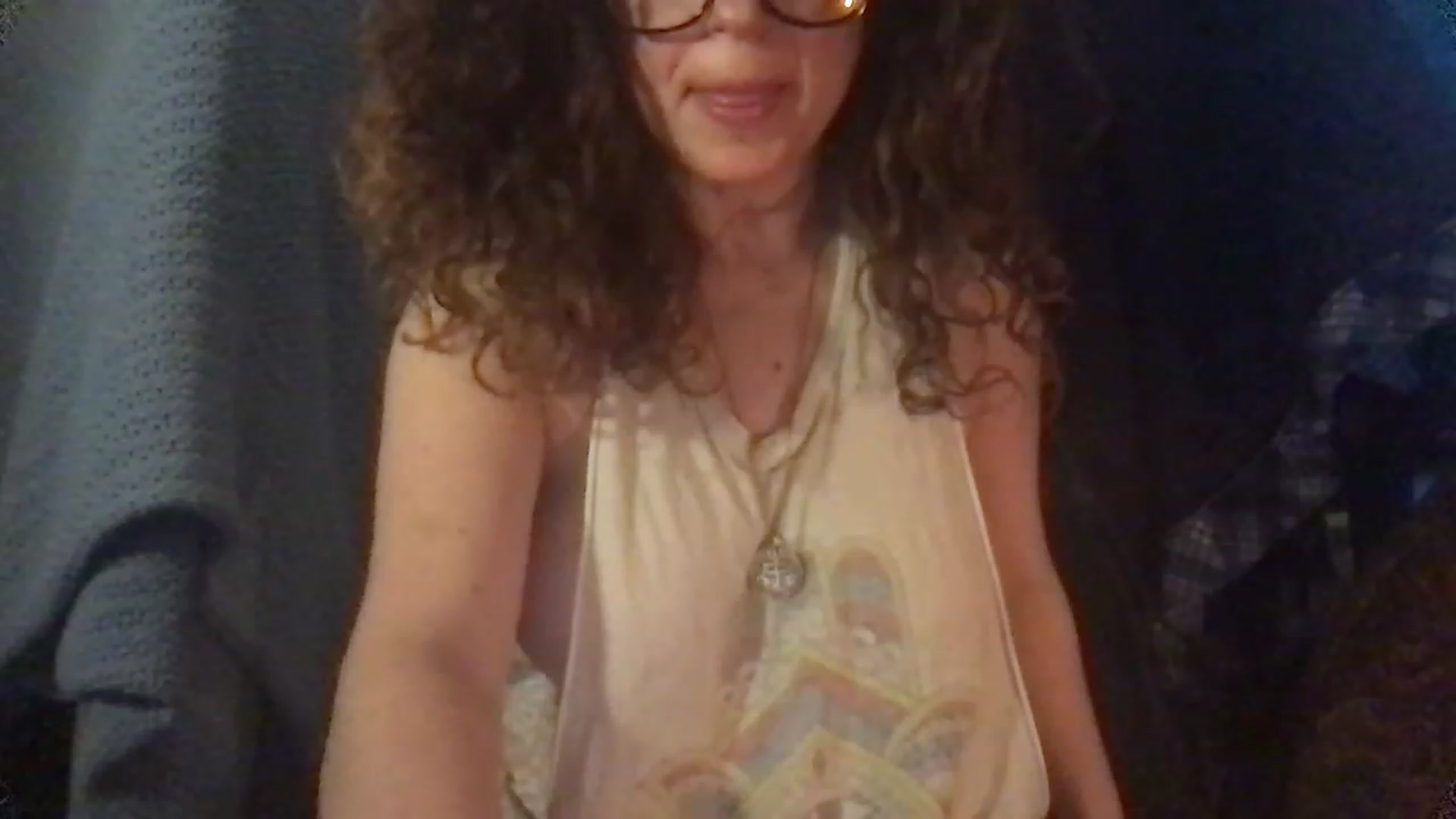 Gallery image thumbnail from Fifilarue1313's myfreecams stream on, 12/29/2022, 13:15 image 16 of 20