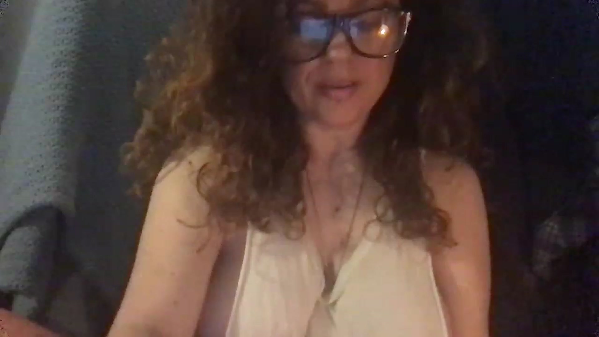 Gallery image thumbnail from Fifilarue1313's myfreecams stream on, 12/29/2022, 13:15 image 9 of 20