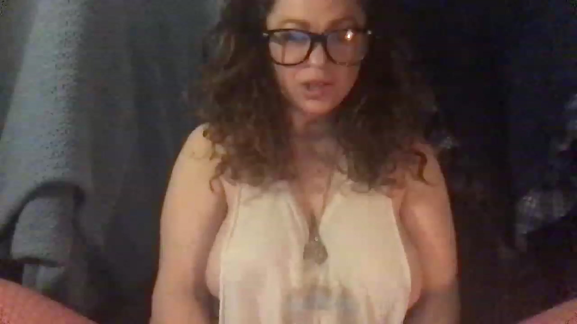 Gallery image thumbnail from Fifilarue1313's myfreecams stream on, 12/29/2022, 13:15 image 6 of 20