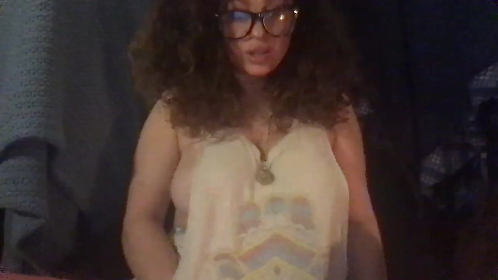 Gallery image thumbnail from Fifilarue1313's myfreecams stream on, 12/29/2022, 13:49 image 6 of 20