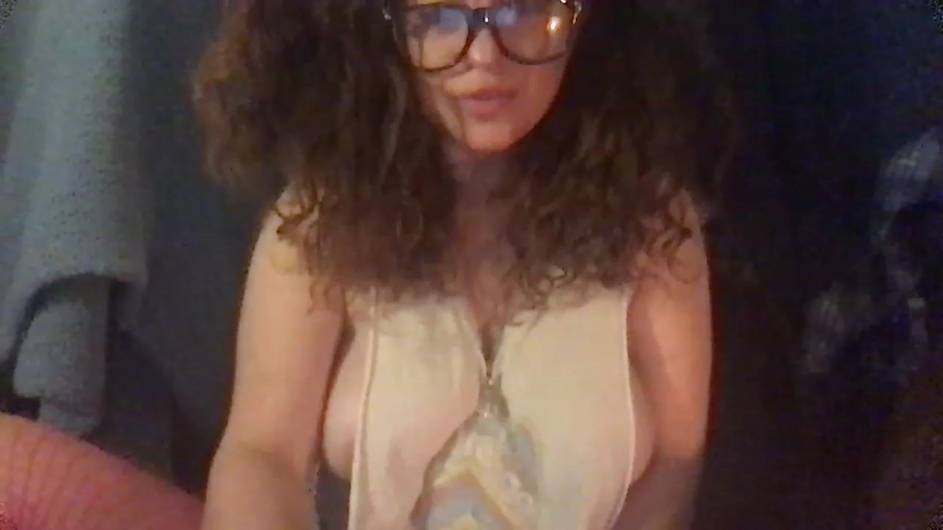 Gallery image thumbnail from Fifilarue1313's myfreecams stream on, 12/29/2022, 13:49 image 1 of 20