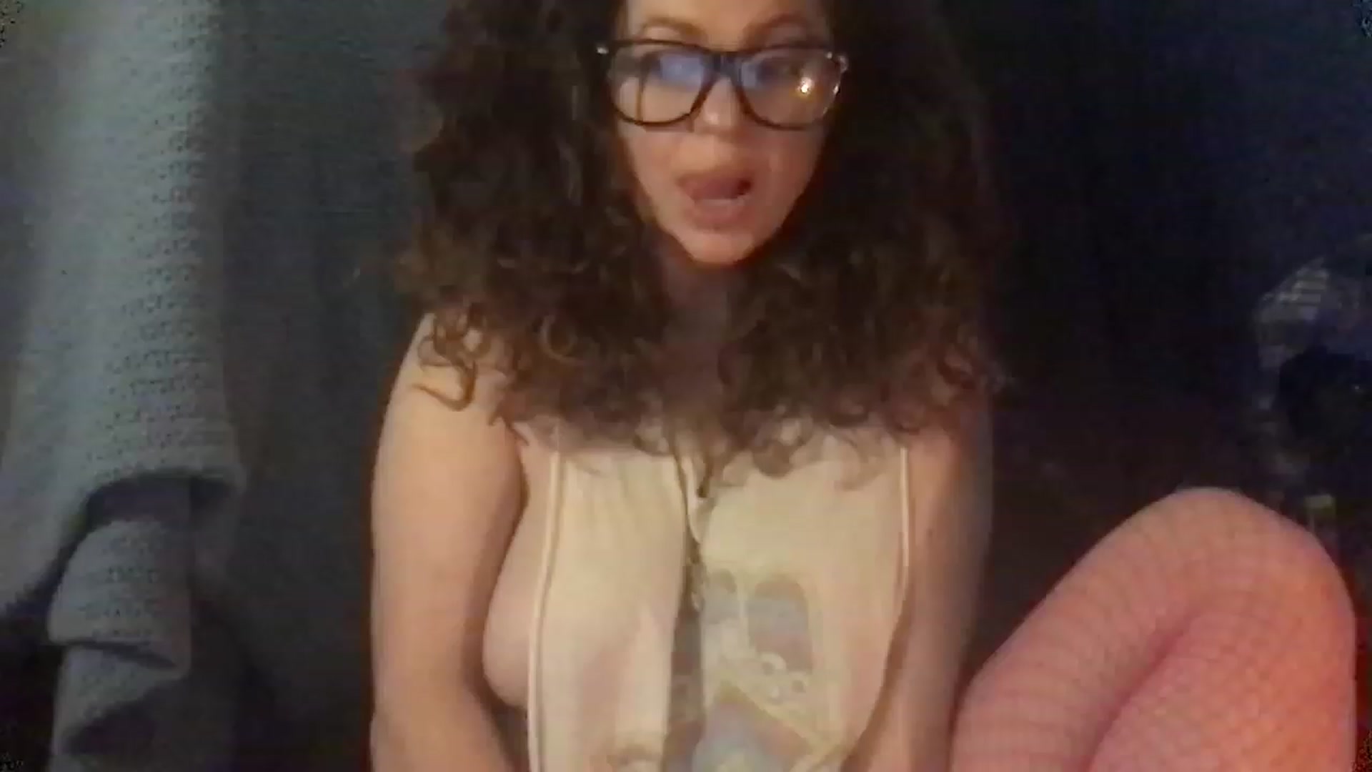 Gallery image thumbnail from Fifilarue1313's myfreecams stream on, 12/29/2022, 13:49 image 12 of 20