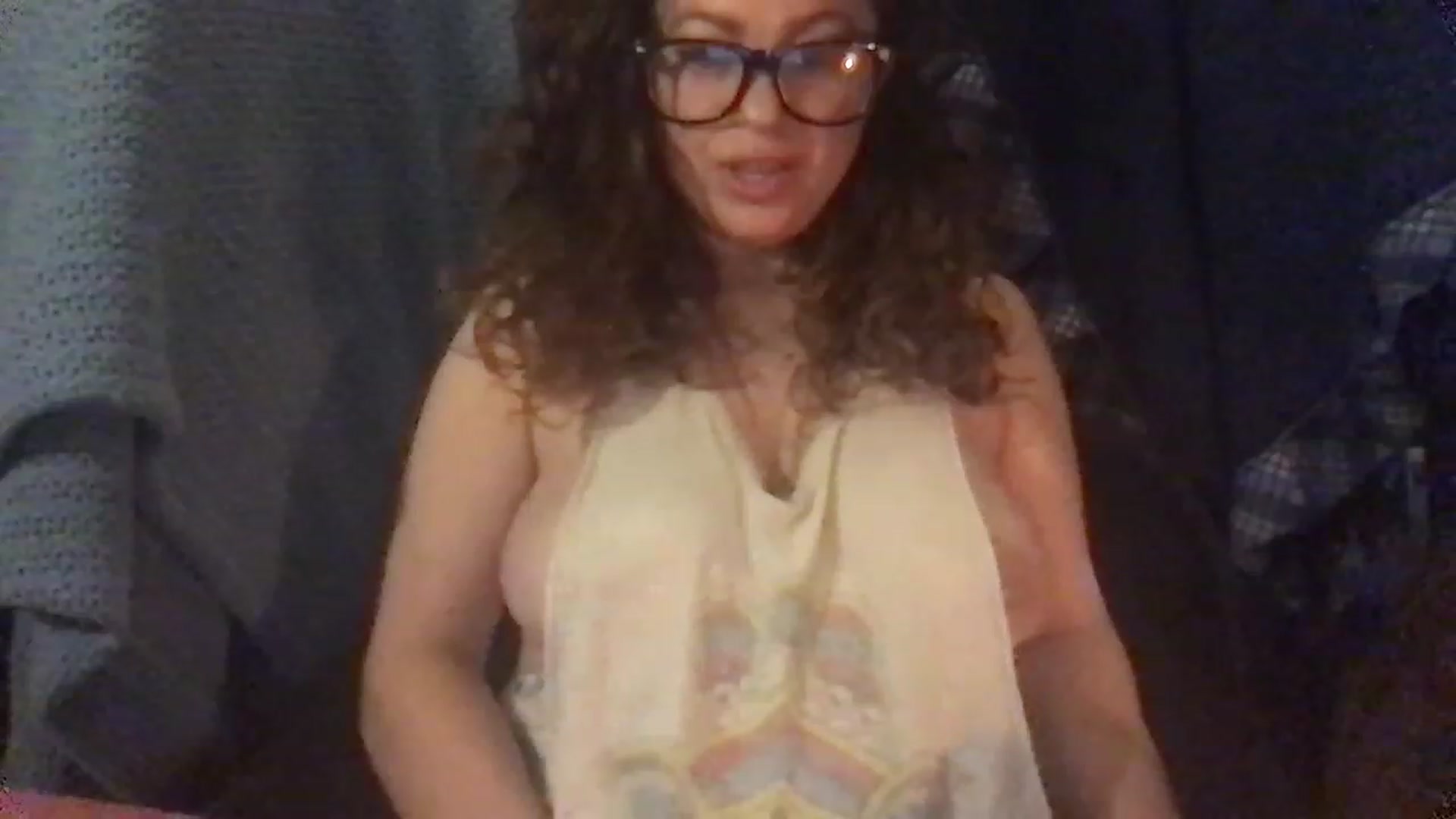 Gallery image thumbnail from Fifilarue1313's myfreecams stream on, 12/29/2022, 13:49 image 8 of 20