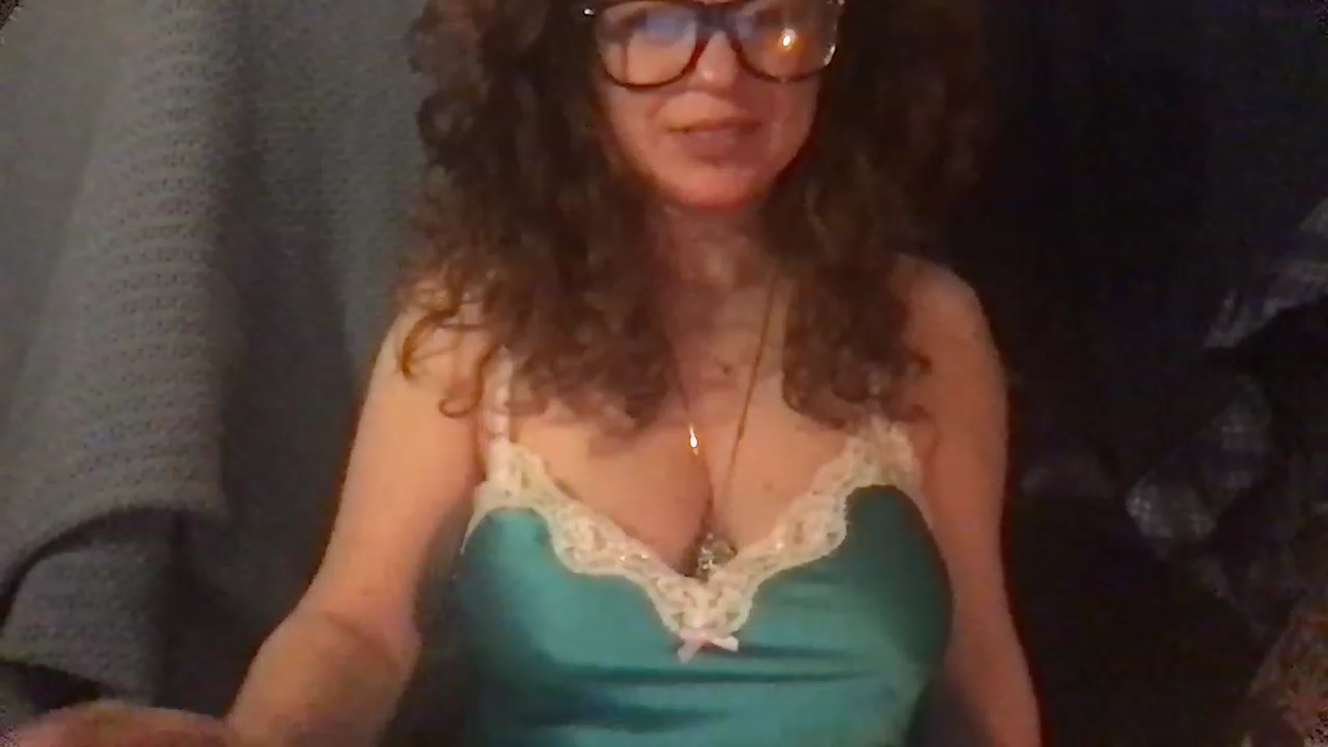 Gallery image thumbnail from Fifilarue1313's myfreecams stream on, 12/30/2022, 11:59 image 16 of 20