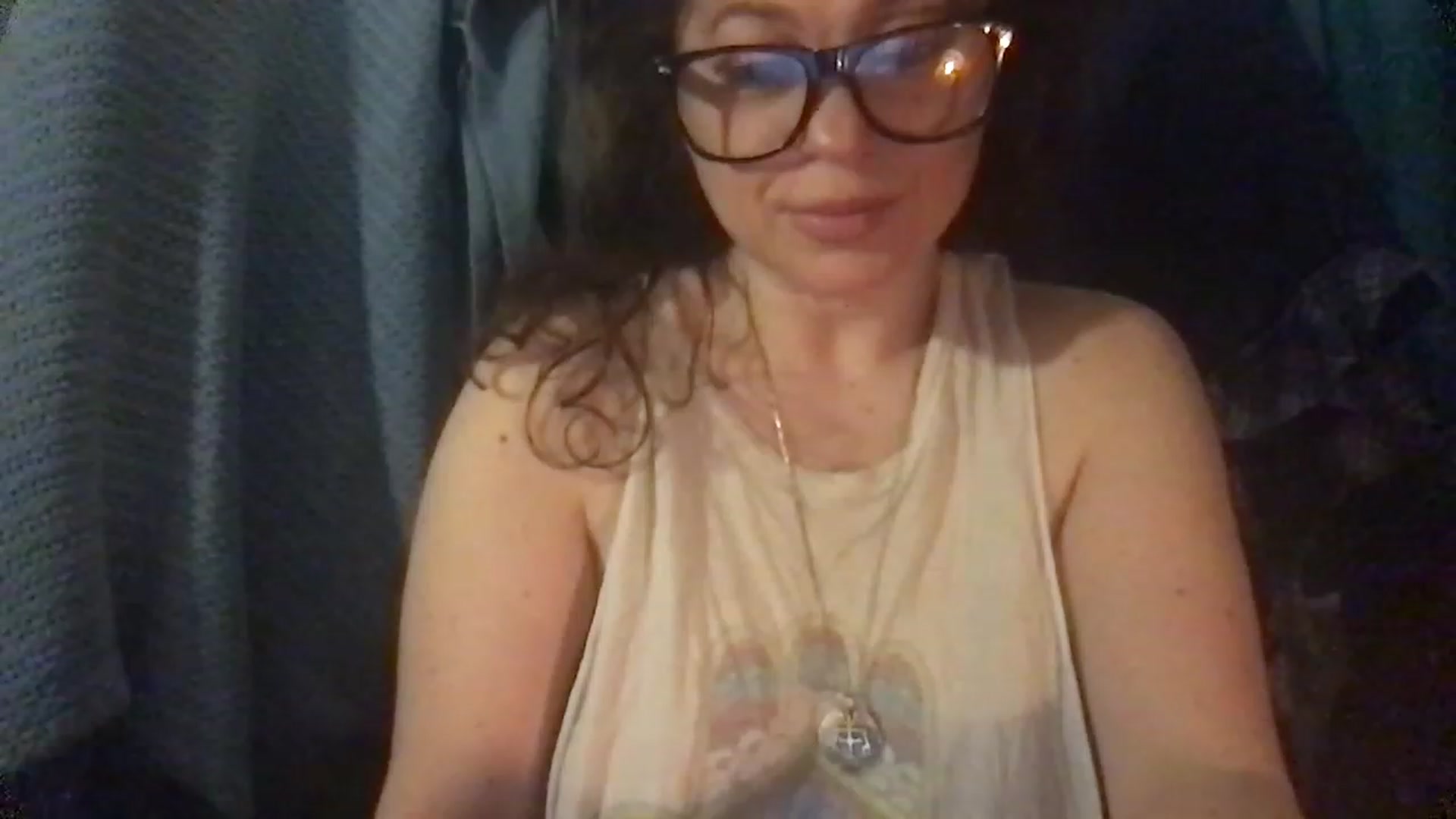 Gallery image thumbnail from Fifilarue1313's myfreecams stream on, 01/09/2023, 11:46 image 4 of 20
