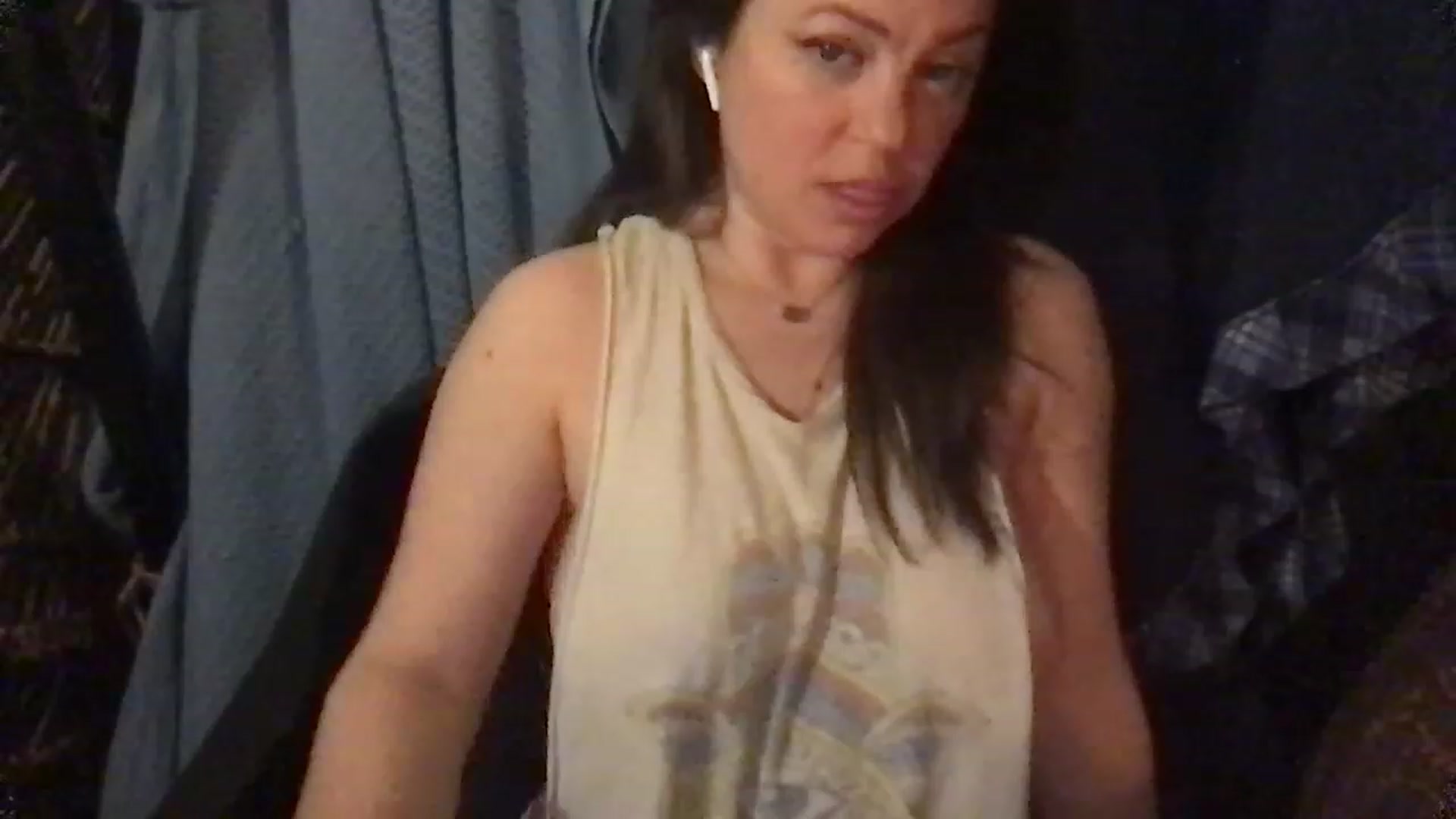 Gallery image thumbnail from Fifilarue1313's myfreecams stream on, 02/07/2023, 10:33 image 7 of 20