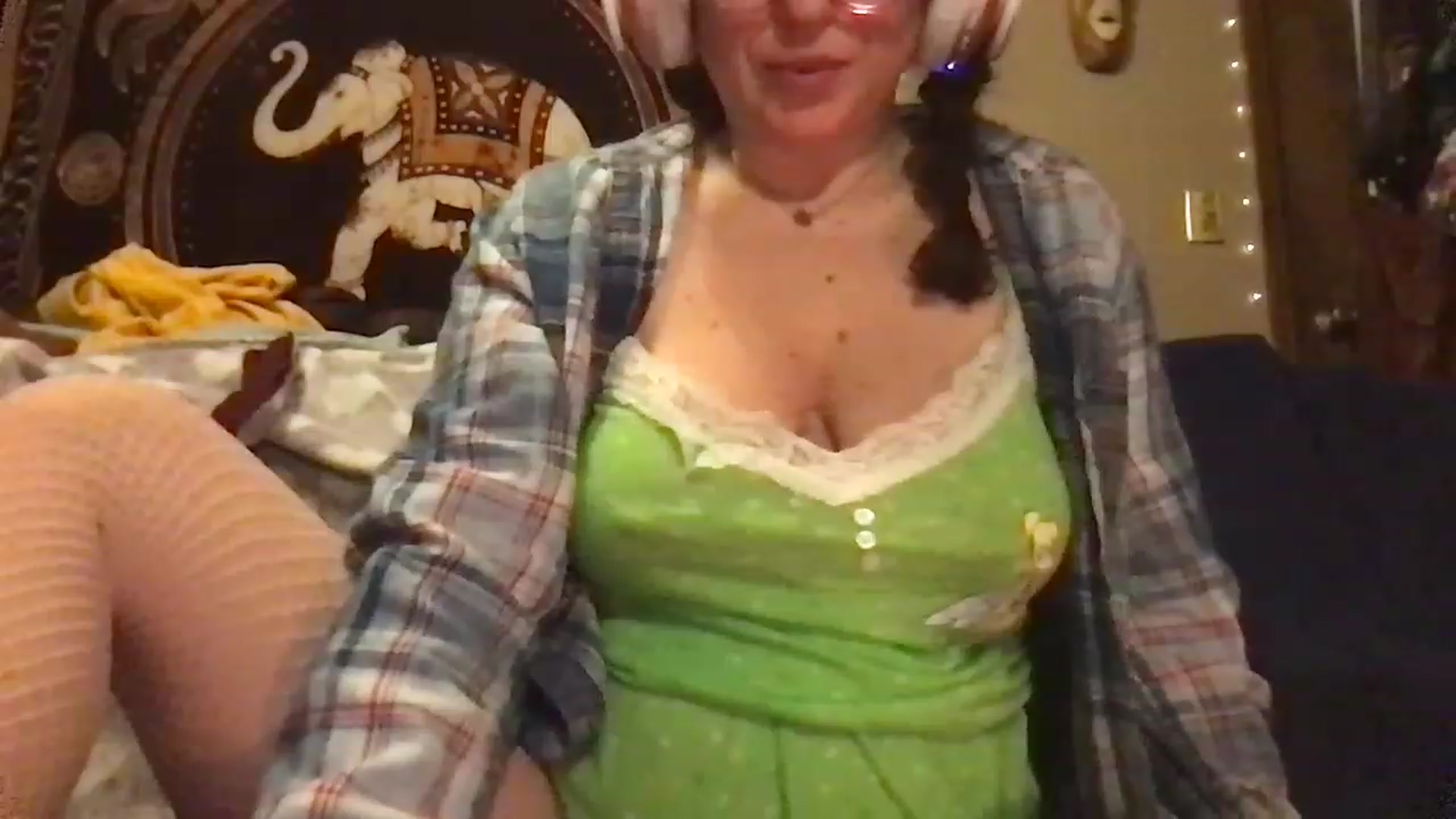 Gallery image thumbnail from Fifilarue1313's myfreecams stream on, 02/16/2023, 11:17 image 3 of 20