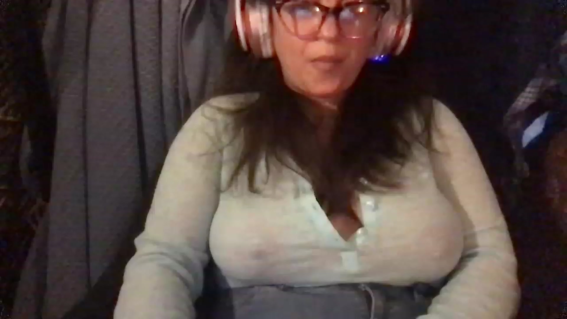 Gallery image thumbnail from Fifilarue1313's myfreecams stream on, 02/22/2023, 13:08 image 11 of 20