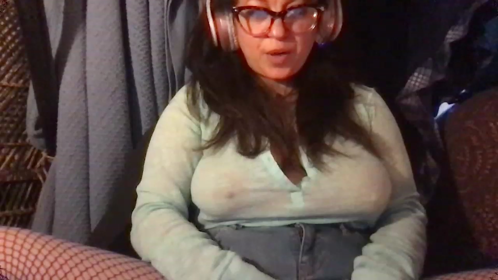 Gallery image thumbnail from Fifilarue1313's myfreecams stream on, 02/22/2023, 15:15 image 16 of 20