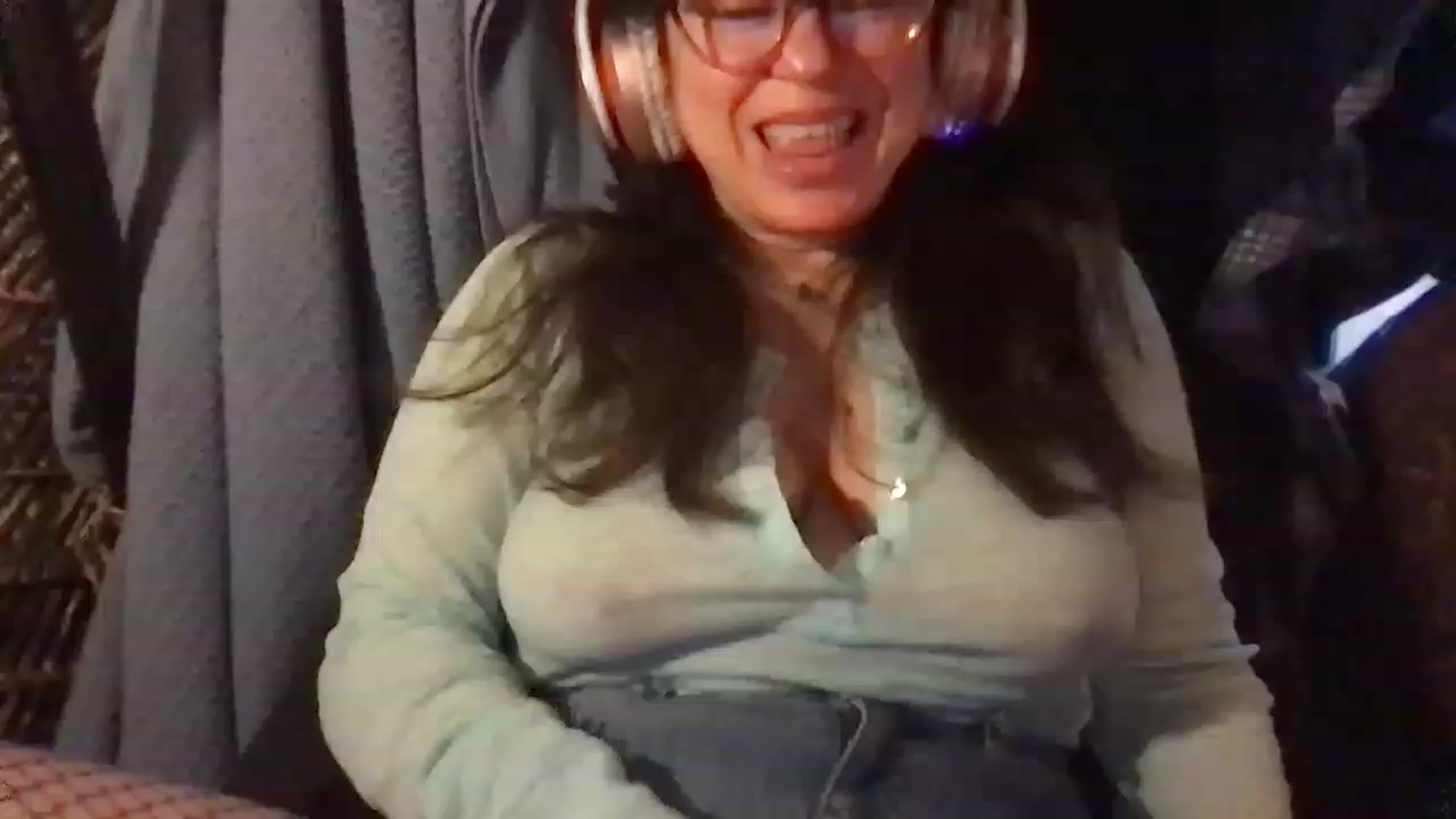 Gallery image thumbnail from Fifilarue1313's myfreecams stream on, 02/22/2023, 15:15 image 13 of 20