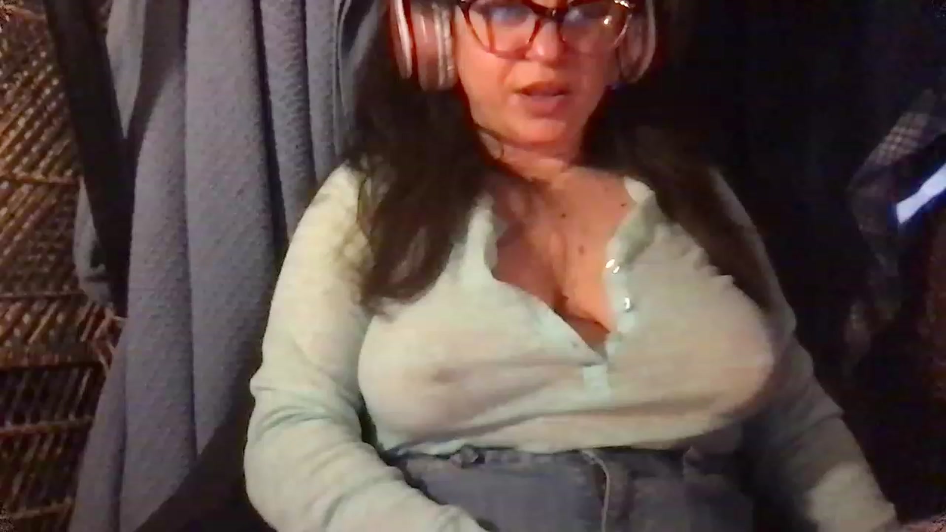 Gallery image thumbnail from Fifilarue1313's myfreecams stream on, 02/22/2023, 15:15 image 8 of 20