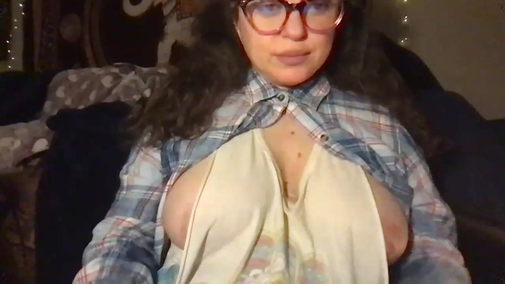 Gallery image thumbnail from Fifilarue1313's myfreecams stream on, 03/12/2023, 11:46 image 15 of 20