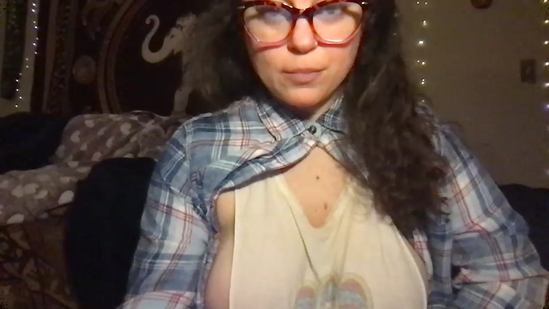 Gallery image thumbnail from Fifilarue1313's myfreecams stream on, 03/12/2023, 13:05 image 17 of 20